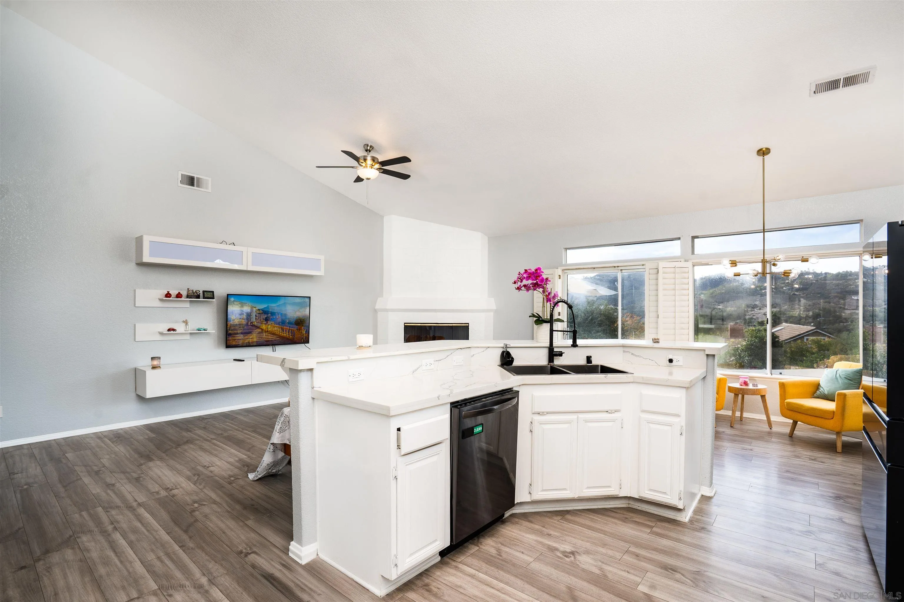 https://cdn.realtyfeed.com/cdn/127/250044688/342c212bb070333233951d179f93c200.webp