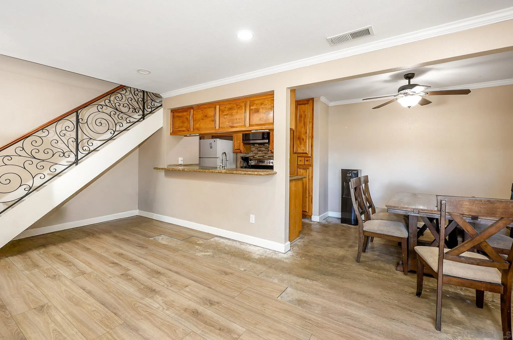 https://cdn.realtyfeed.com/cdn/127/250044691/930b8af004bd65b91688542157298647.webp