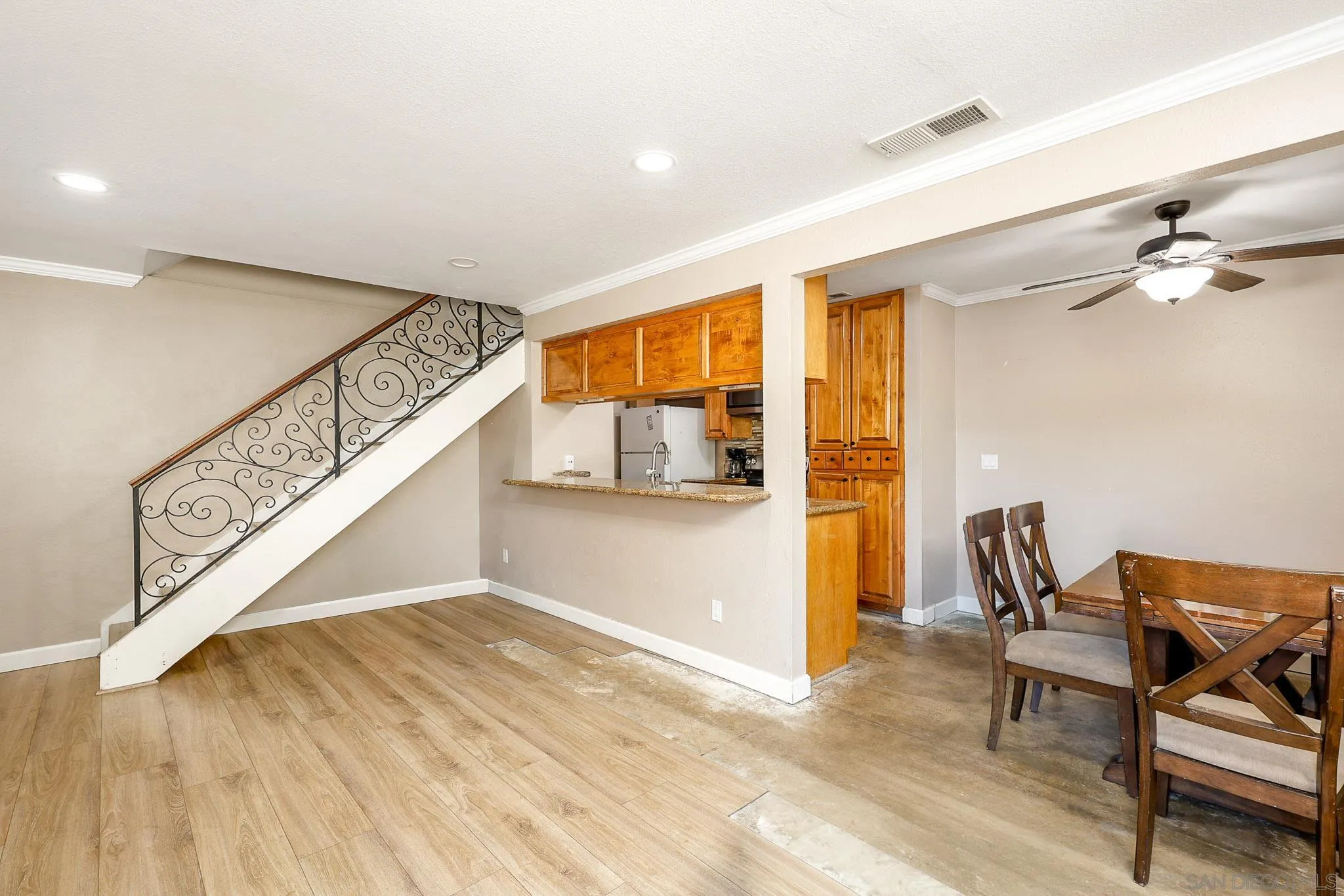 https://cdn.realtyfeed.com/cdn/127/250044691/9949a72274f64471aa74cb4079c7c2dd.webp