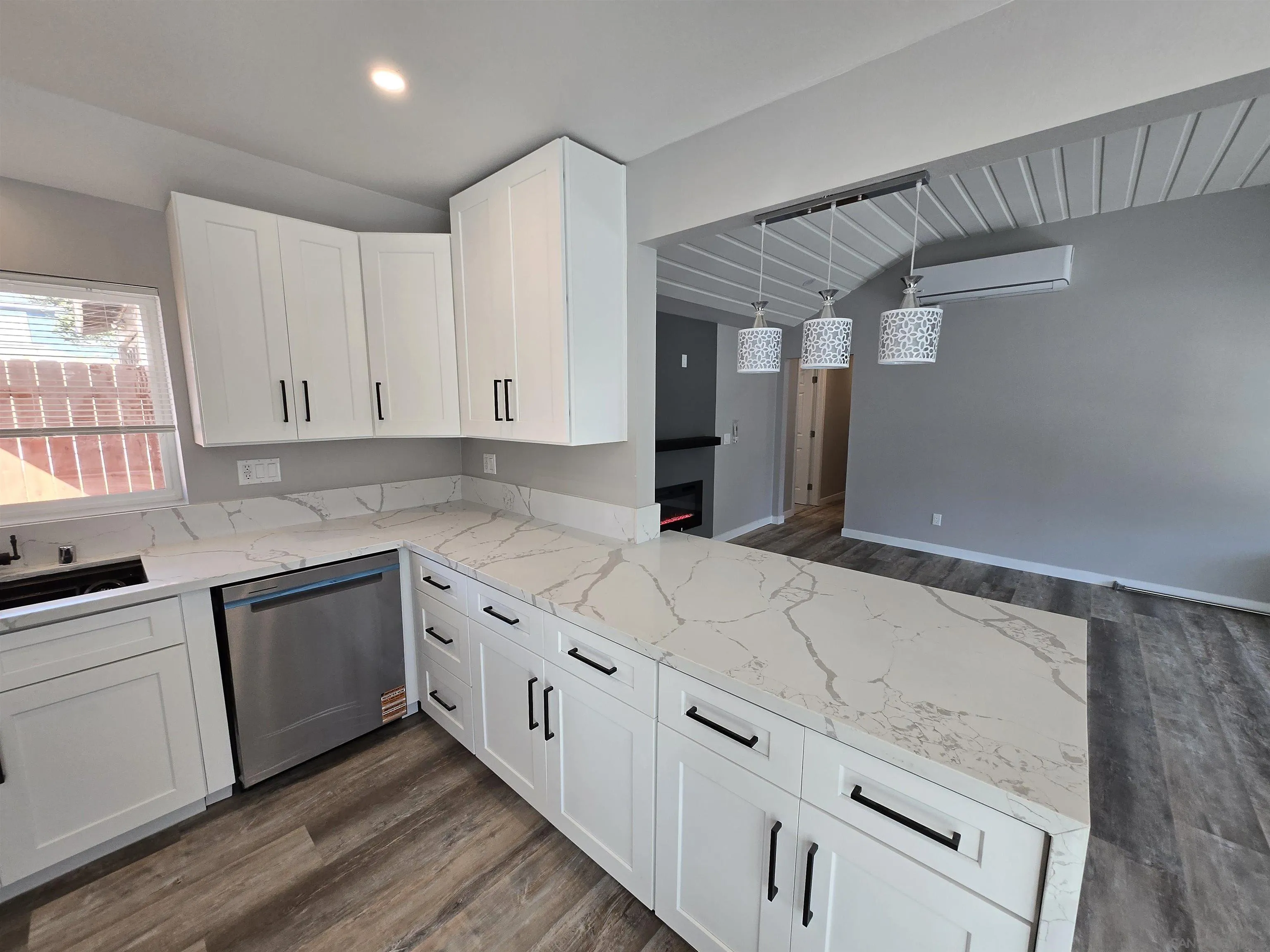 https://cdn.realtyfeed.com/cdn/127/250044706/c77c6321214cecc72dcb0ac3f08e2616.webp