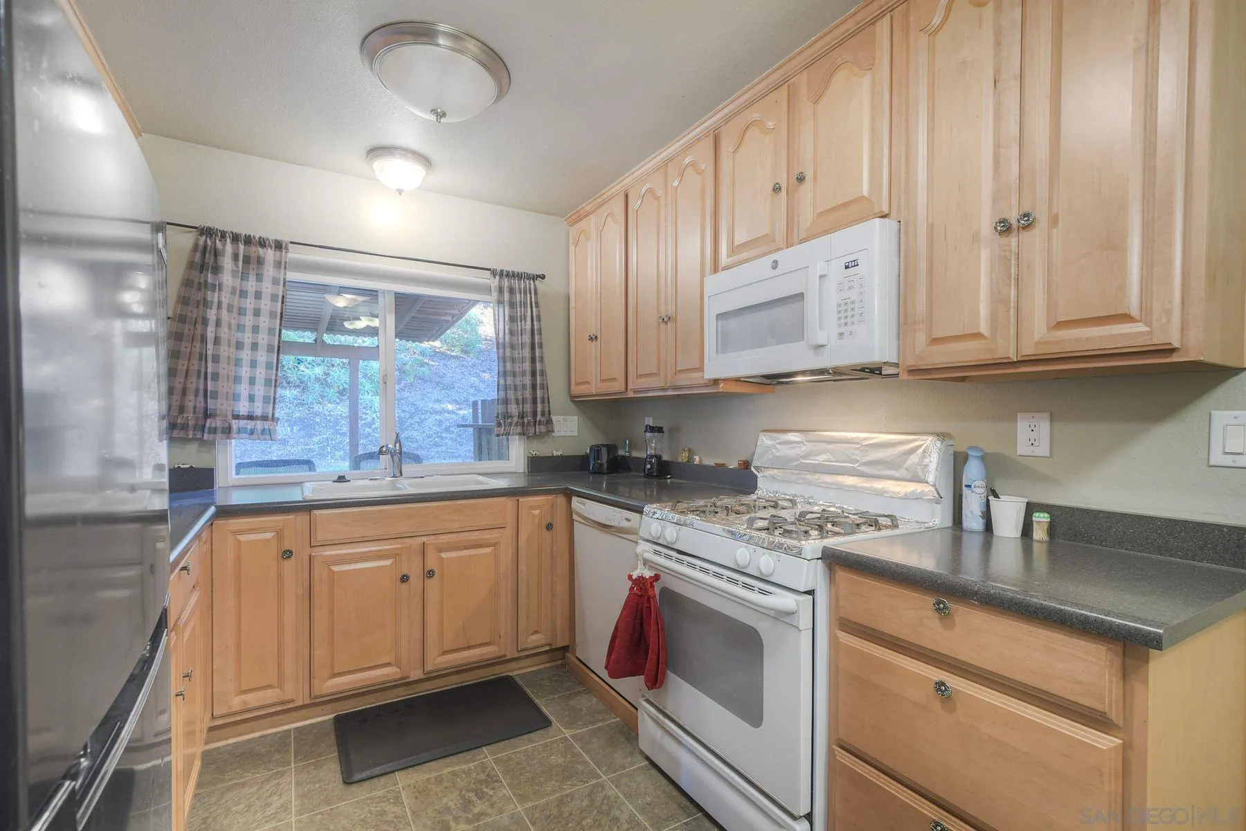 https://cdn.realtyfeed.com/cdn/127/250044730/0e610e31f953ab145eab84115dd13b47.webp