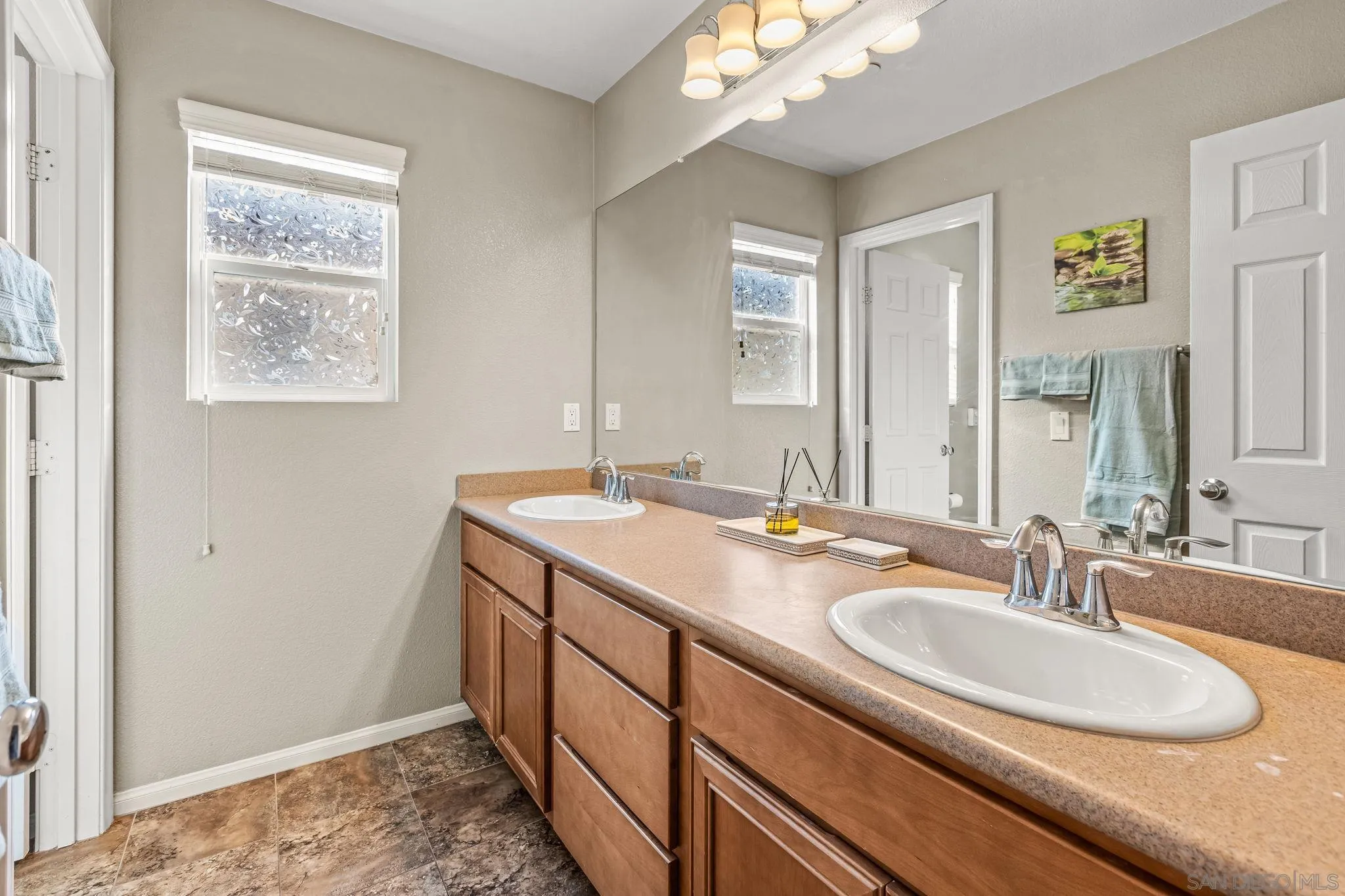 https://cdn.realtyfeed.com/cdn/127/250044741/5188eab4a1bcb43e2a36354a055cba16.webp
