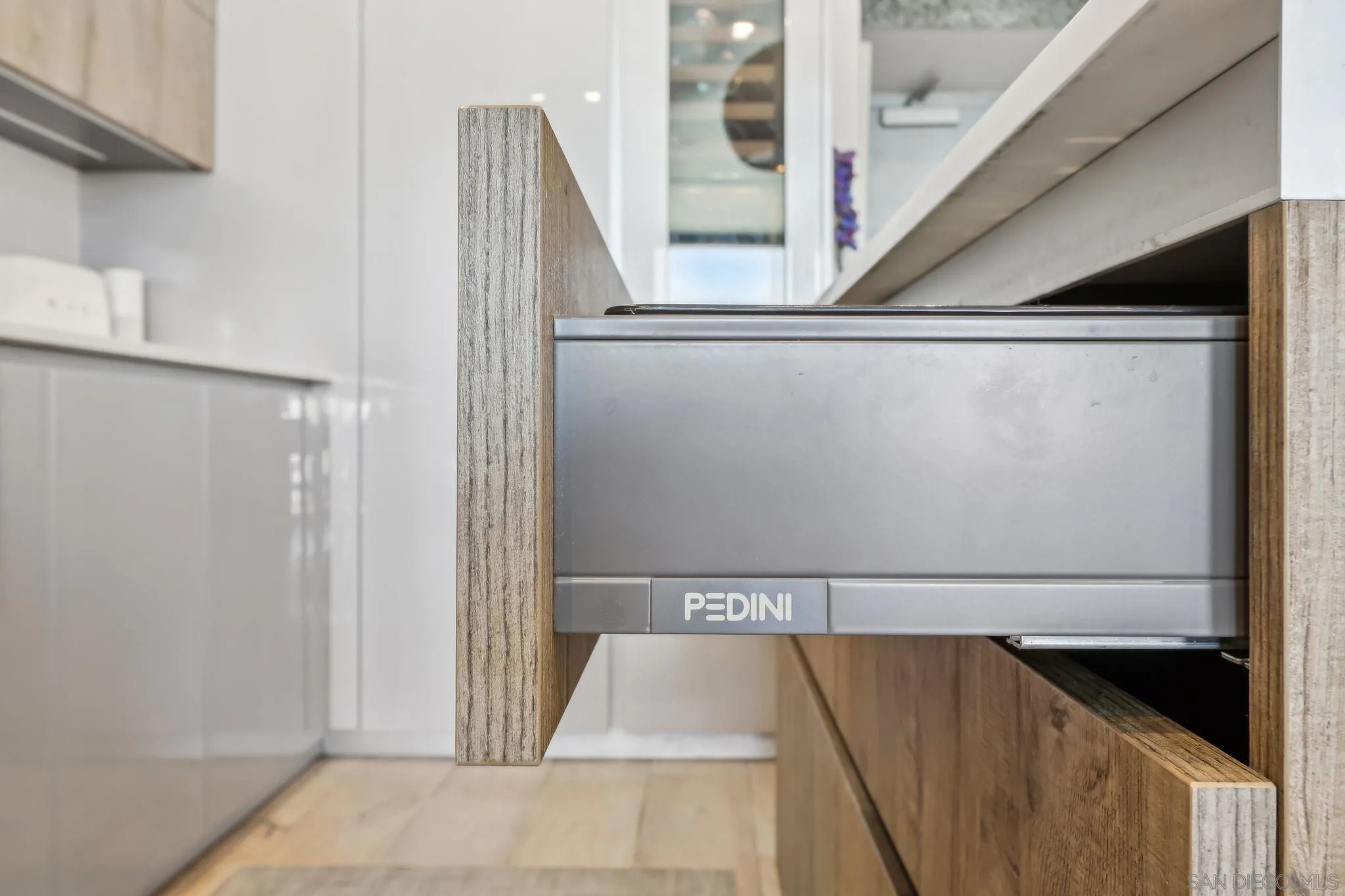 Photo #8: 250044757 Listing: Photo #8