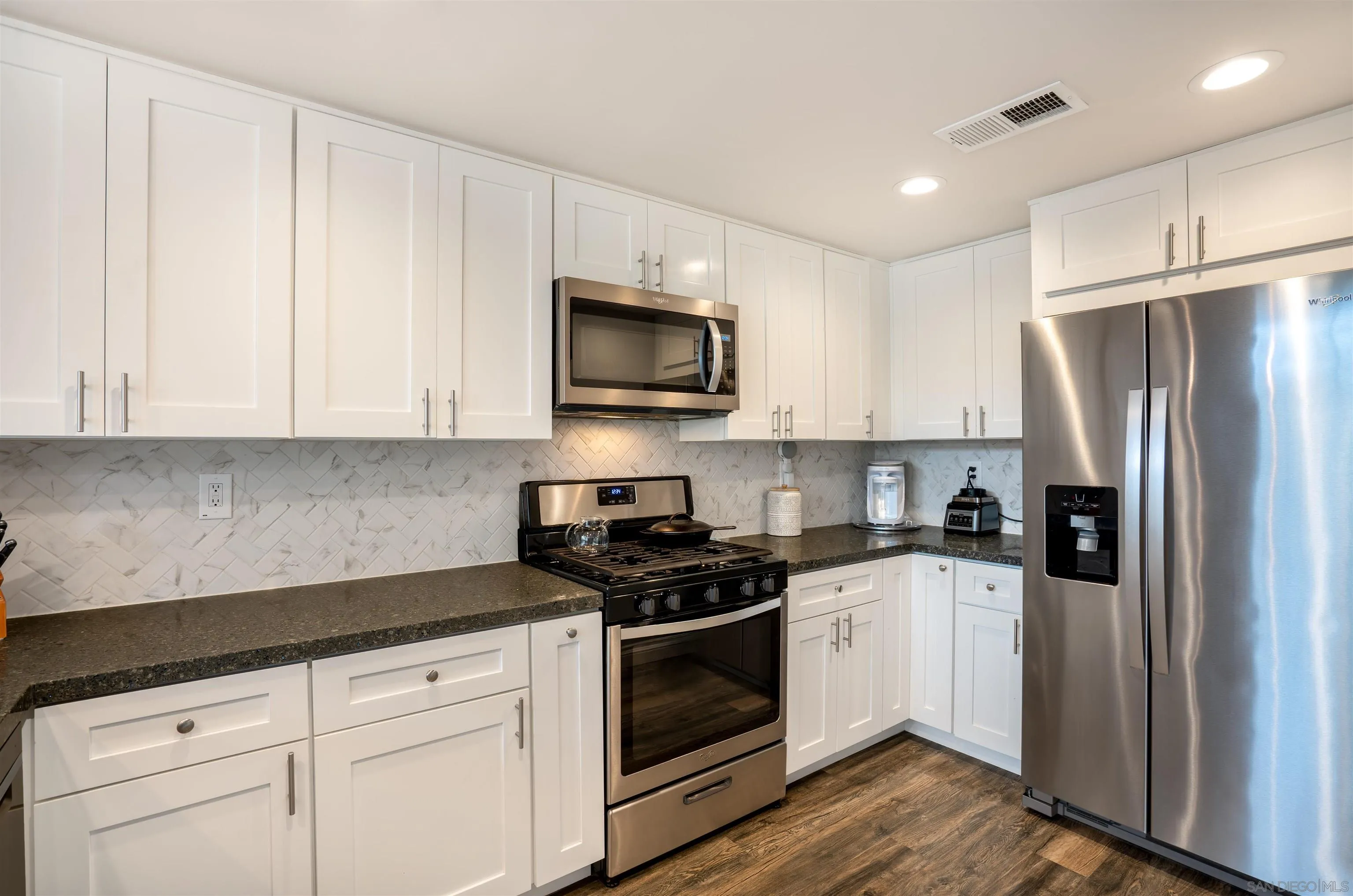 Photo #6: 250044761 Listing: Photo #6