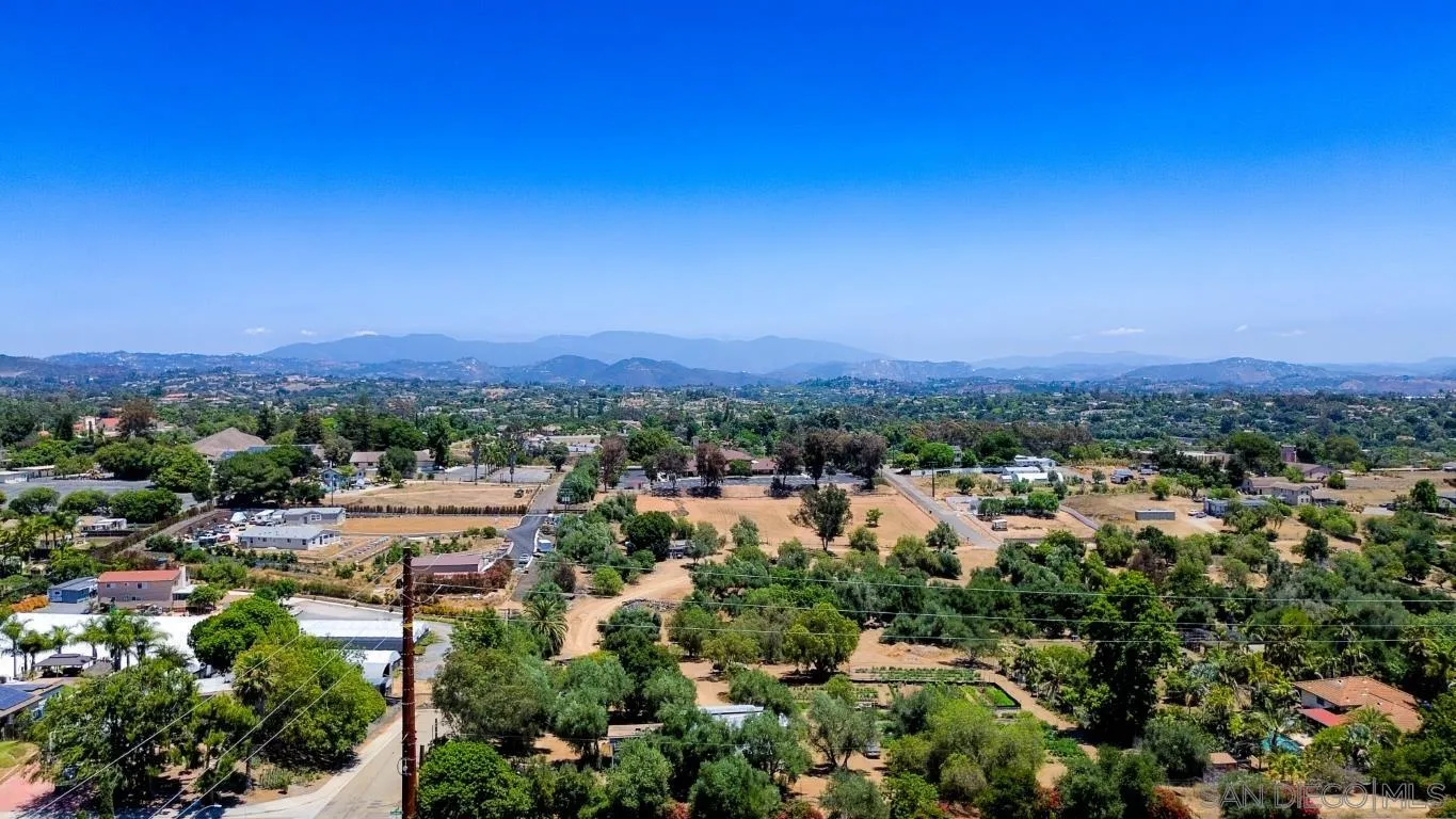 https://cdn.realtyfeed.com/cdn/127/250044775/b921384ac5c2a2bd03fff758684b3272.webp