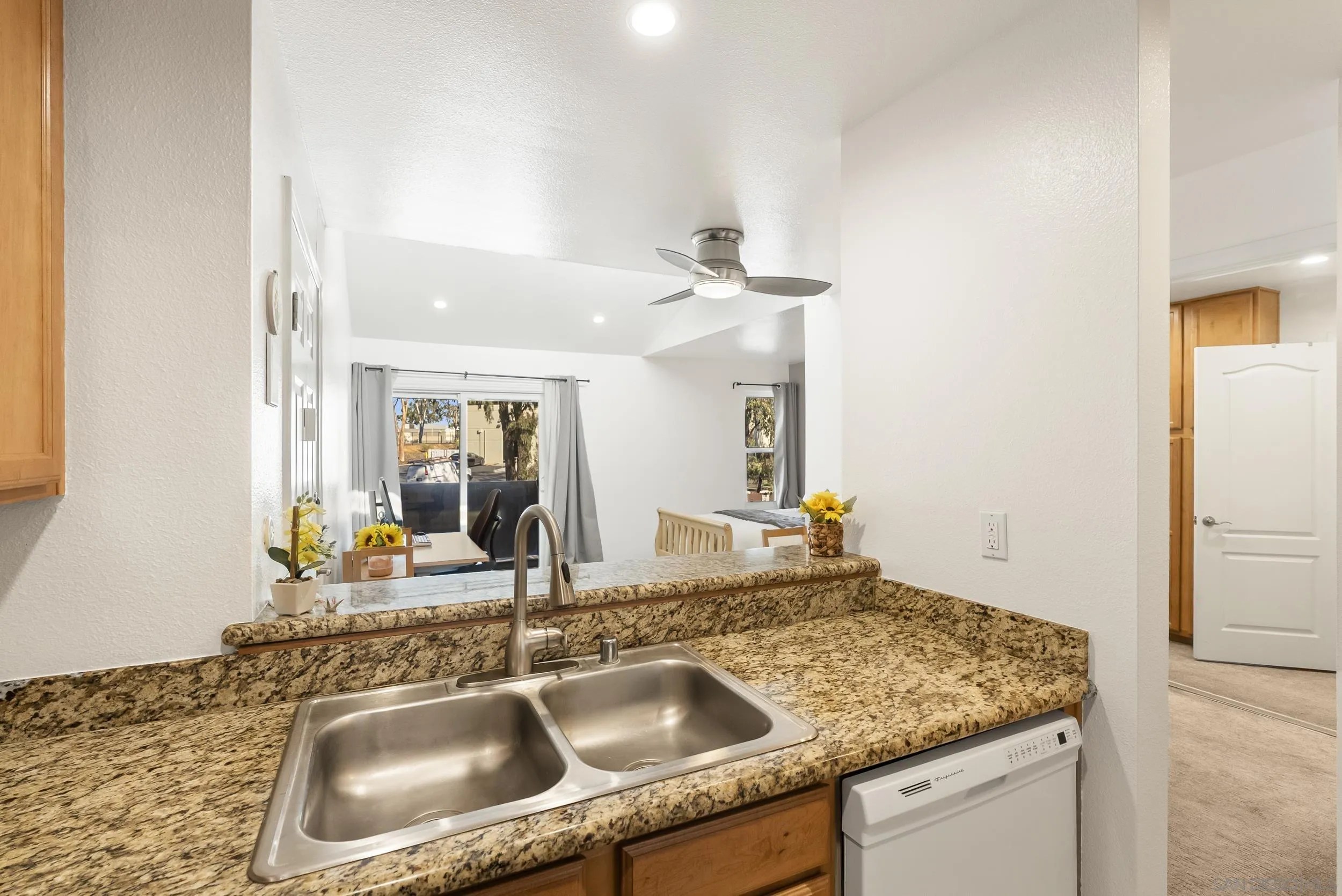 https://cdn.realtyfeed.com/cdn/127/250044789/6de3ad3b2e695cb456188719f24a3a6d.webp