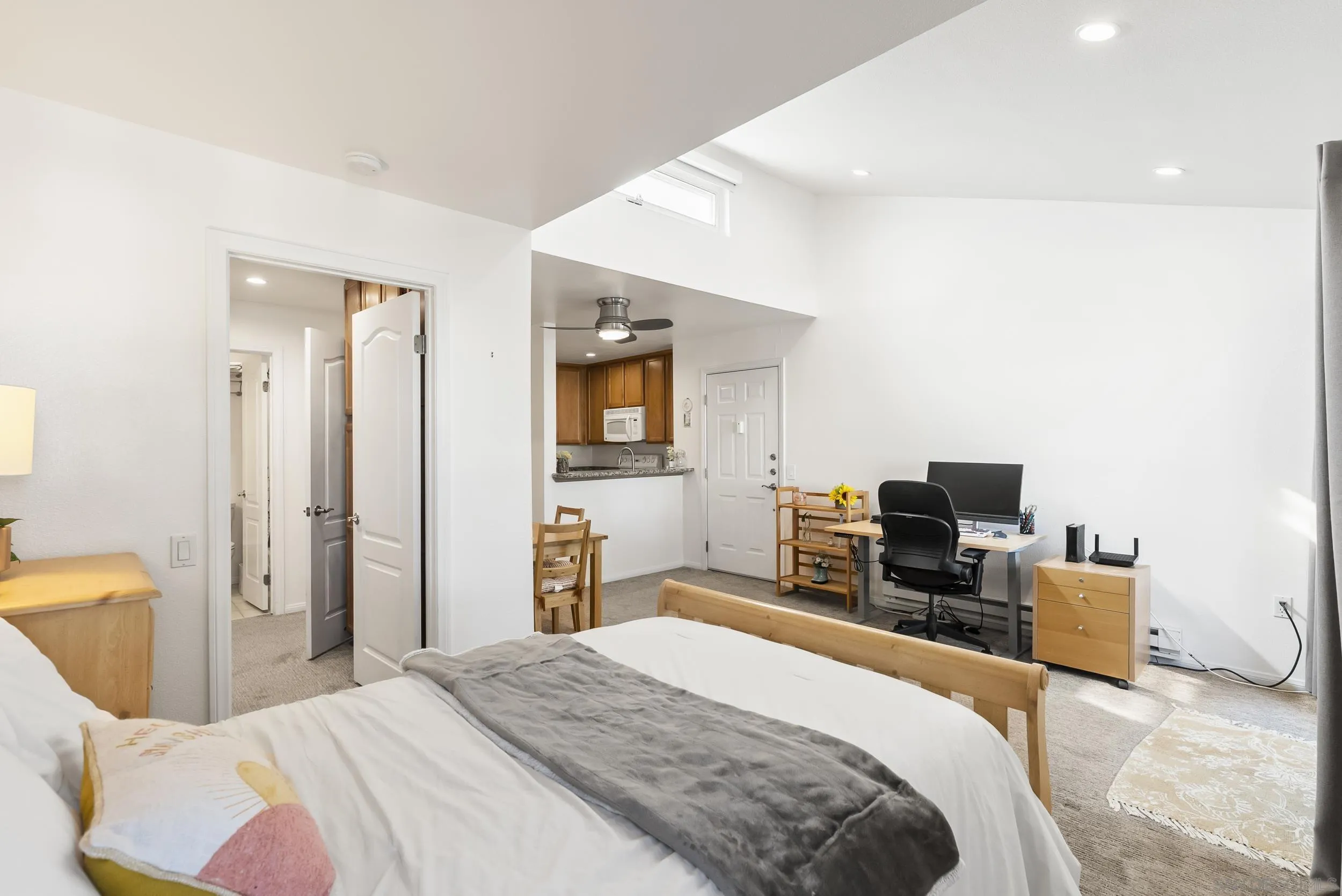 https://cdn.realtyfeed.com/cdn/127/250044789/7ef29ecf840684aa0b94a912eff838e0.webp