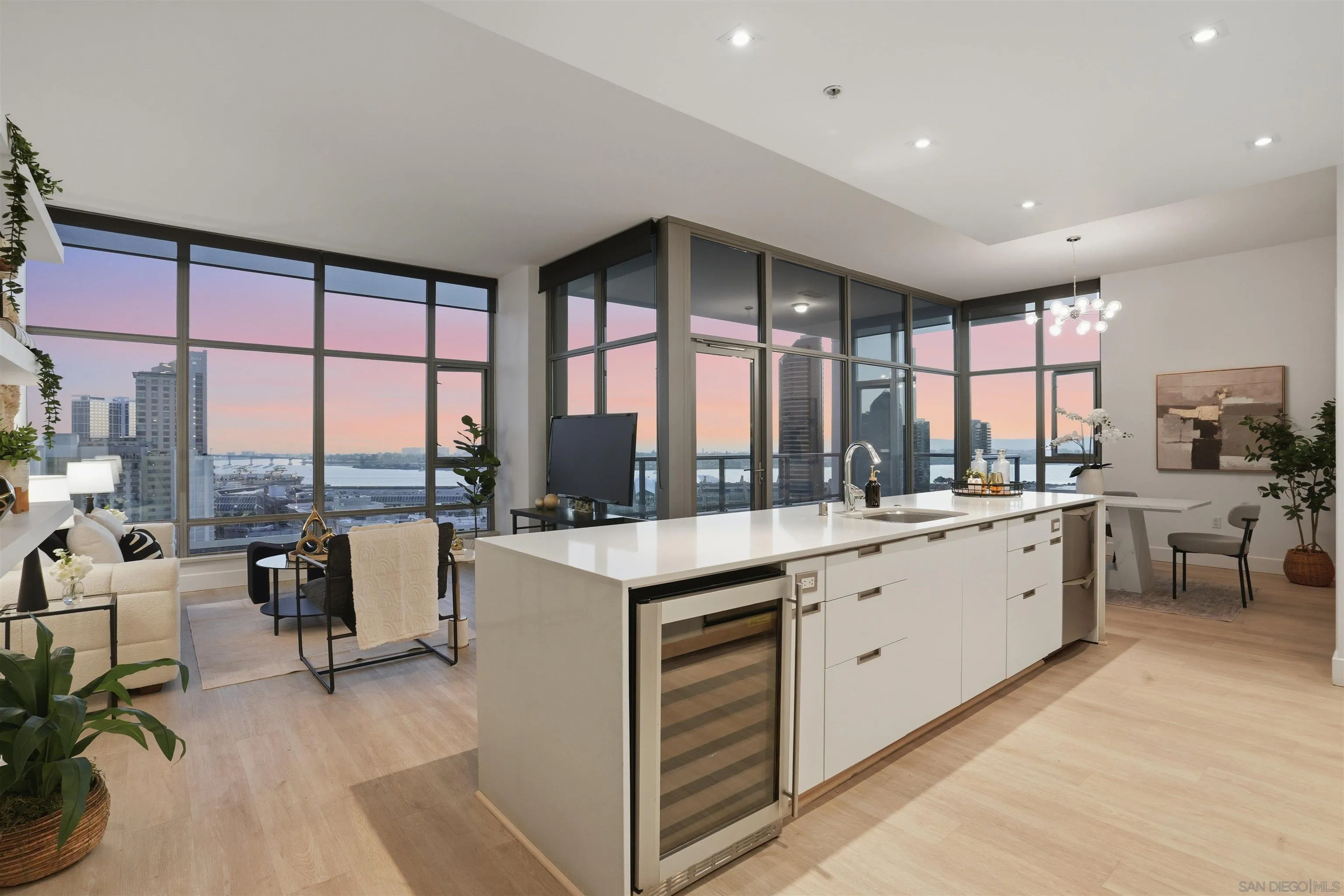 Photo #1: 250044800 Listing: Photo #1