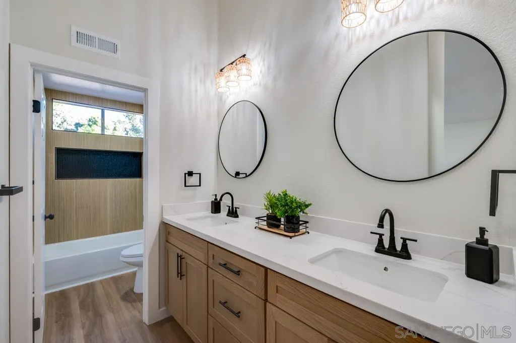 Photo #18: 250044801 Listing: Photo #18