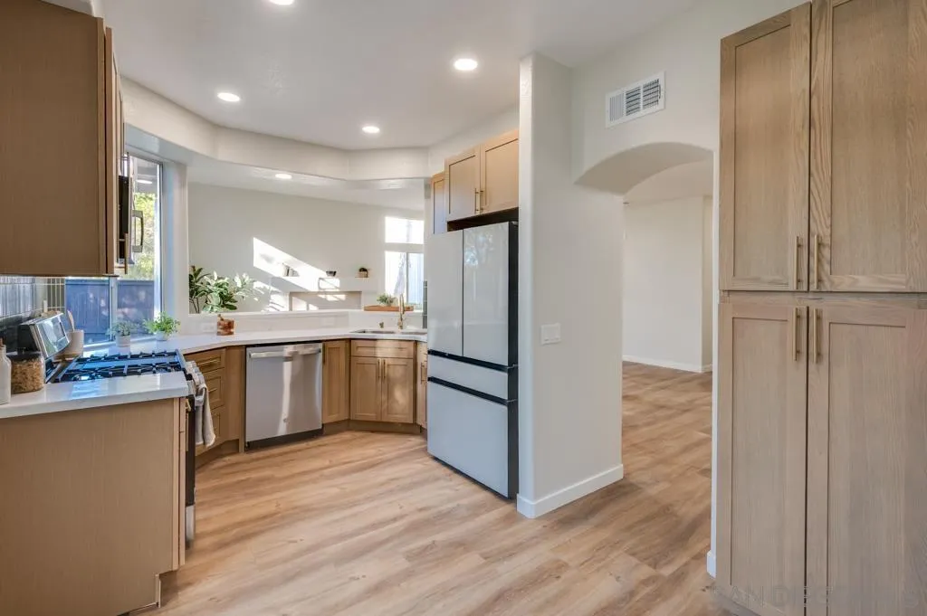 Photo #10: 250044801 Listing: Photo #10