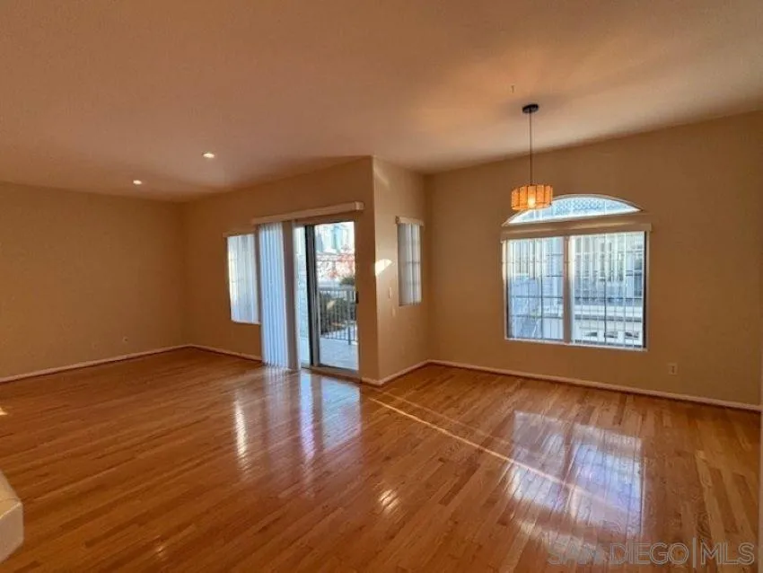 Photo #7: 250044813 Listing: Photo #7