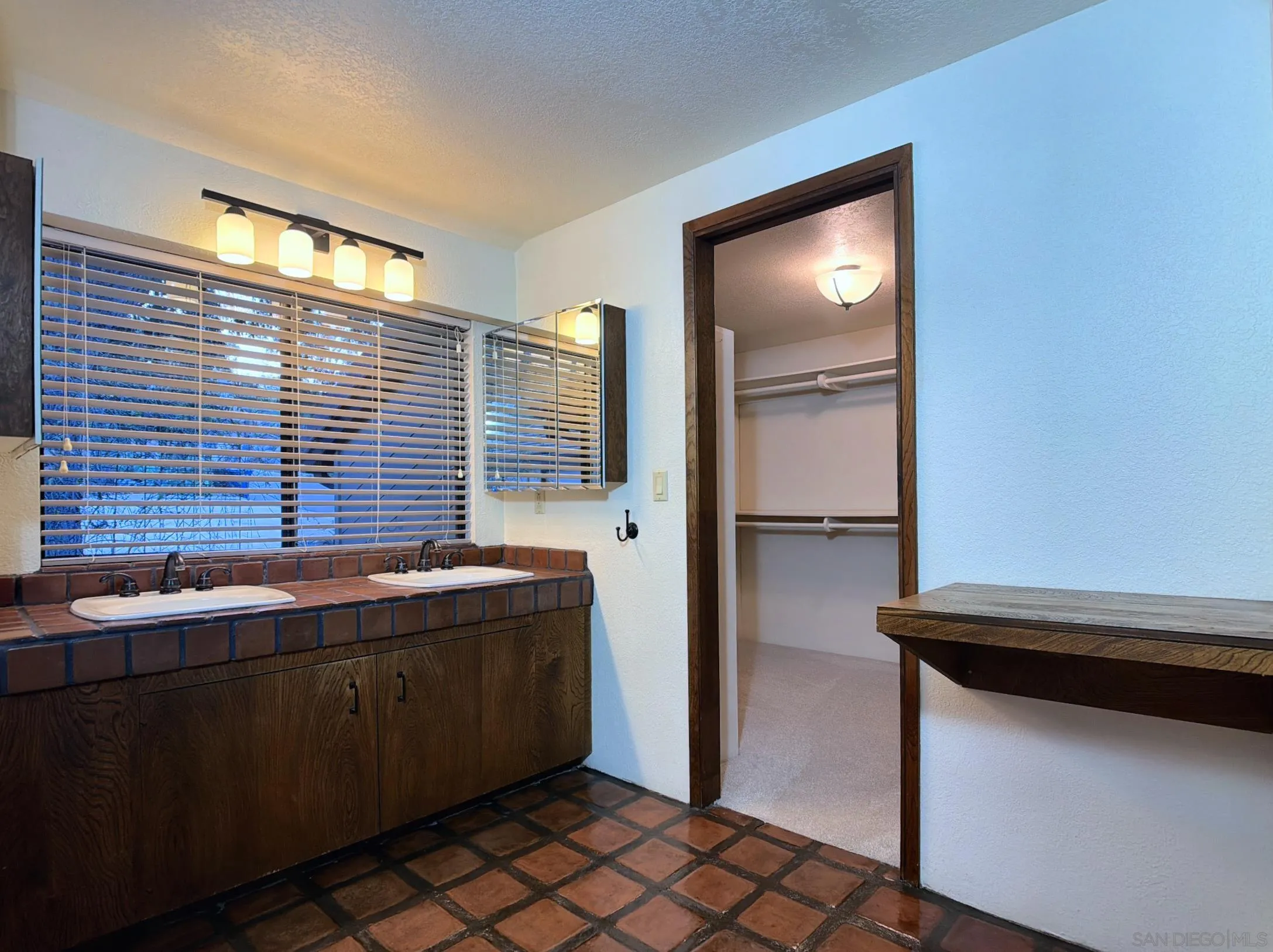 https://cdn.realtyfeed.com/cdn/127/250044826/4566dba44f9b192de63bc25af0374393.webp