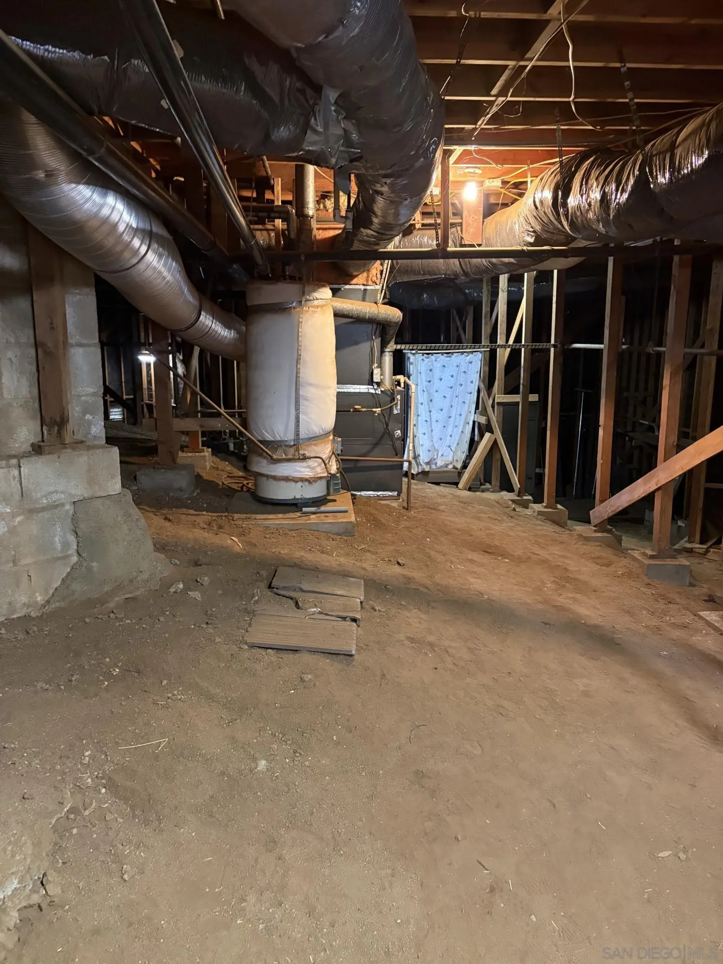 https://cdn.realtyfeed.com/cdn/127/250044826/84e0a8f201363500c645a1b363e02de6.webp