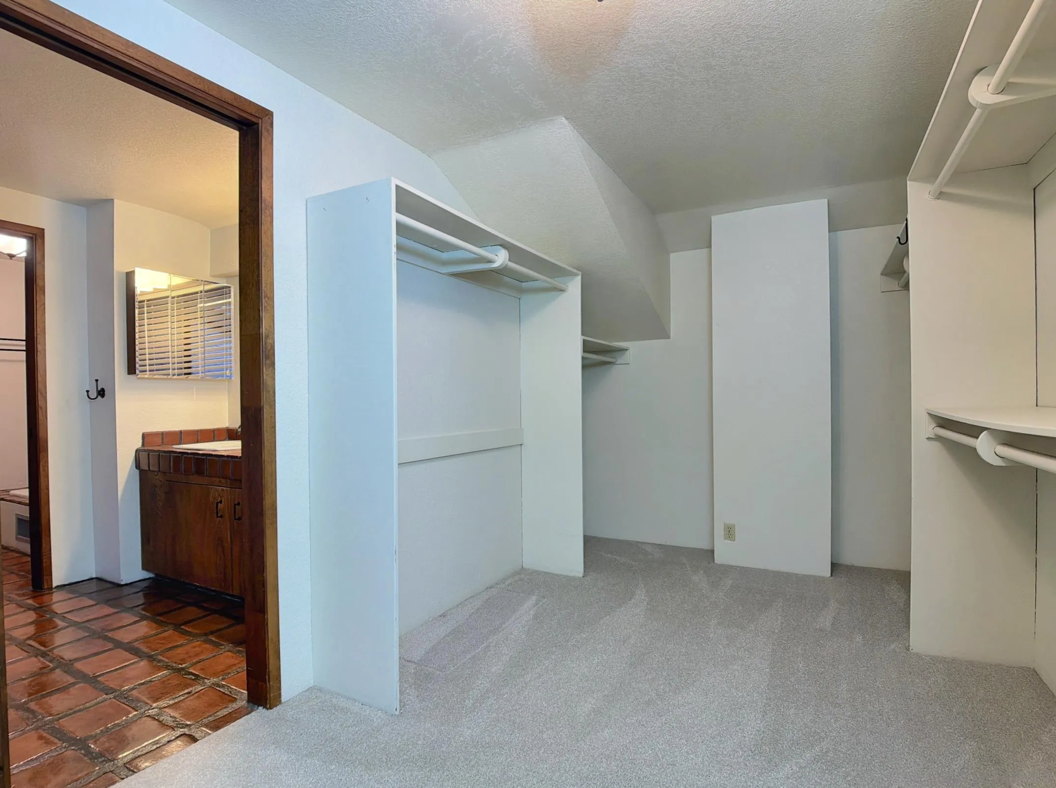 https://cdn.realtyfeed.com/cdn/127/250044826/c8509883937ba94db79ba6ac5e7faa65.webp