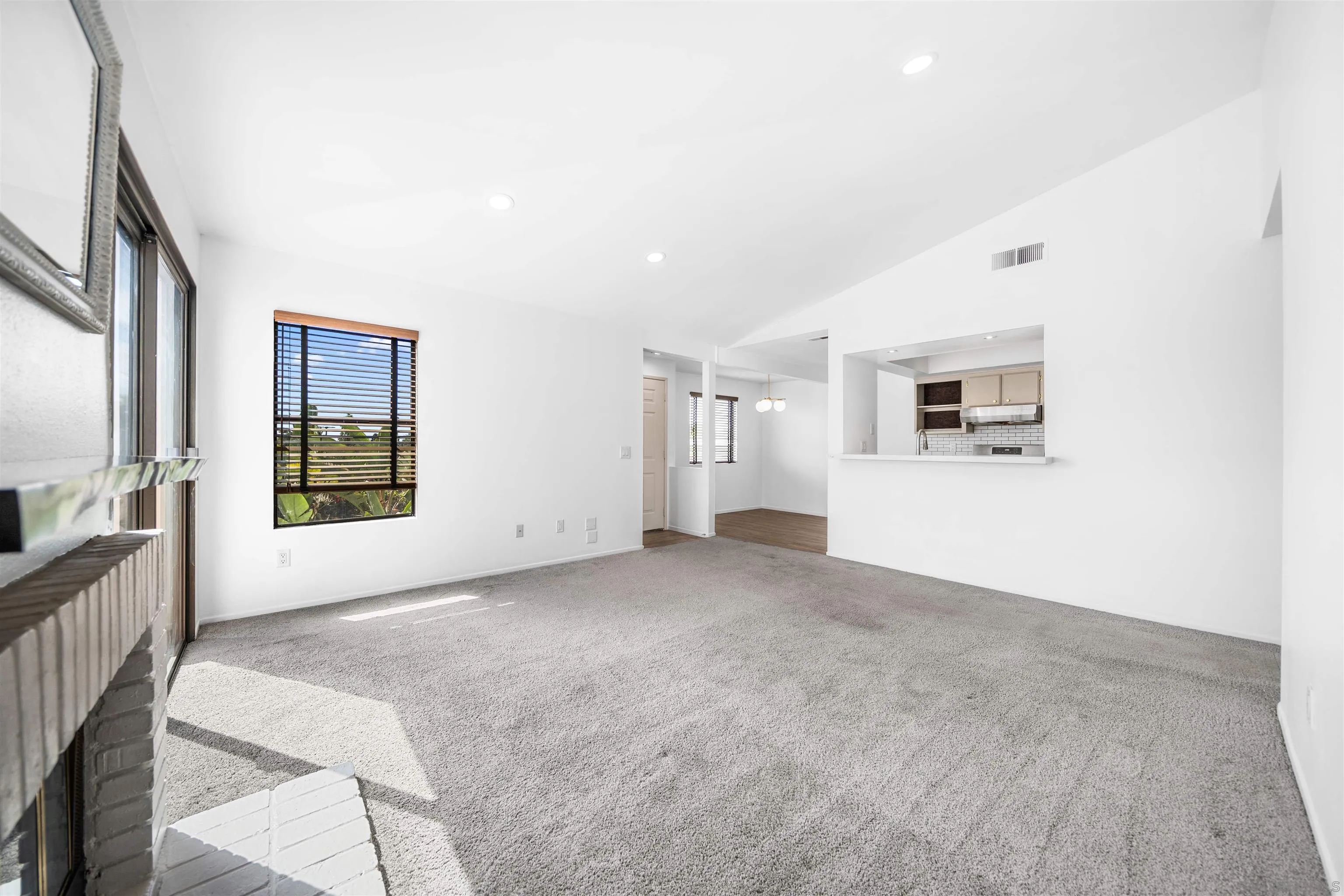 Photo #9: 250044860 Listing: Photo #9