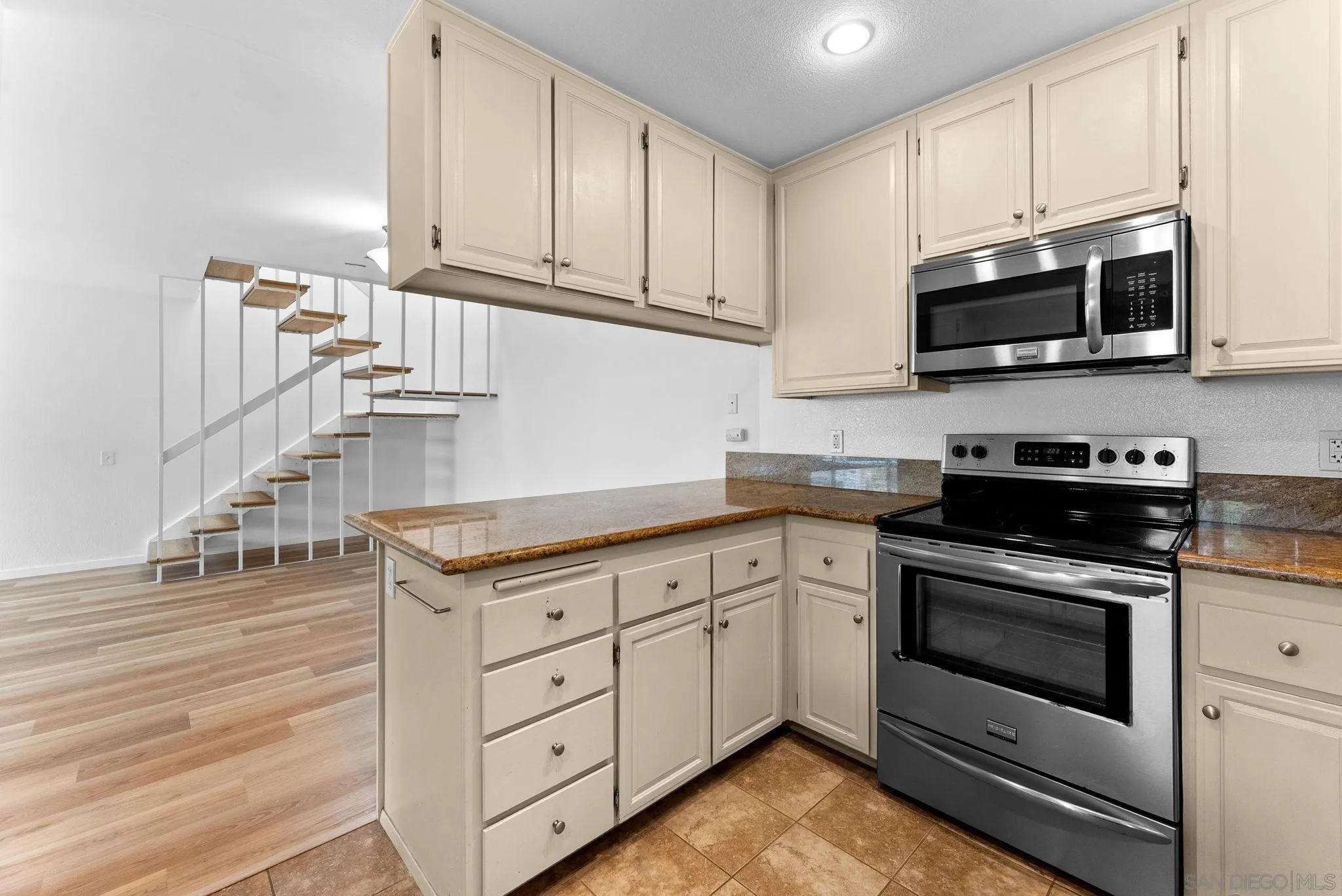 Photo #6: 250044864 Listing: Photo #6