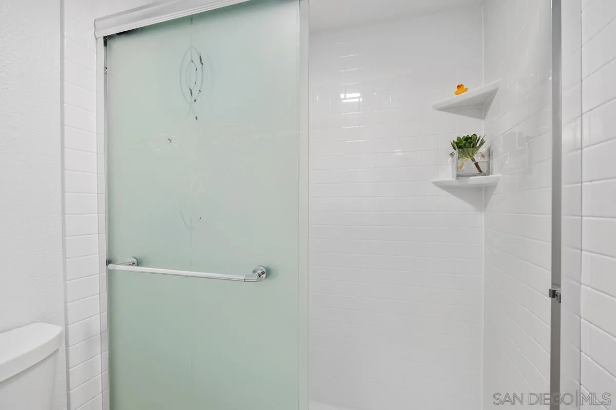 Photo #19: 250044871 Listing: Photo #19