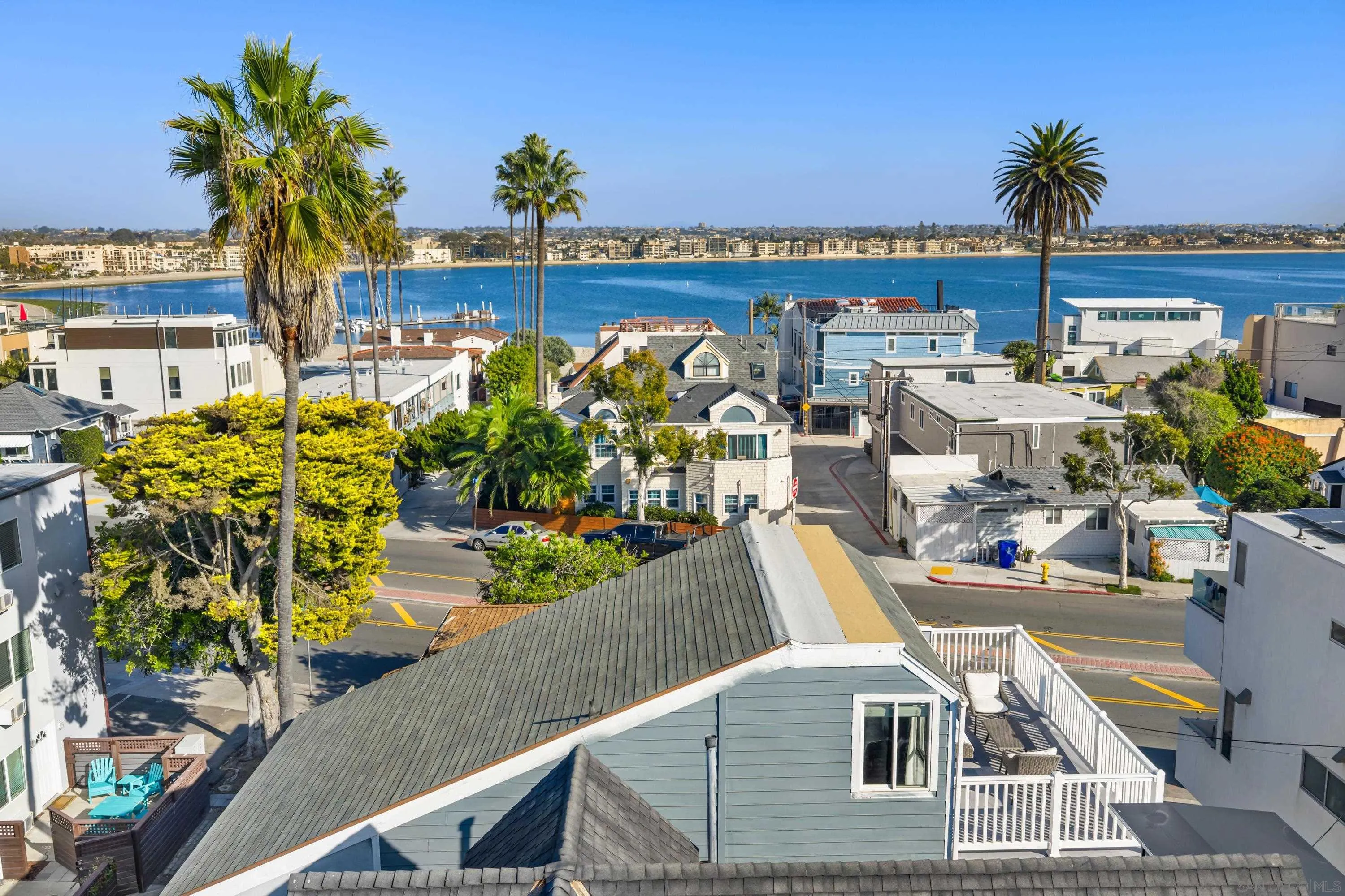 https://cdn.realtyfeed.com/cdn/127/250044887/7cb18cd643f98831578da6242762bb7d.webp