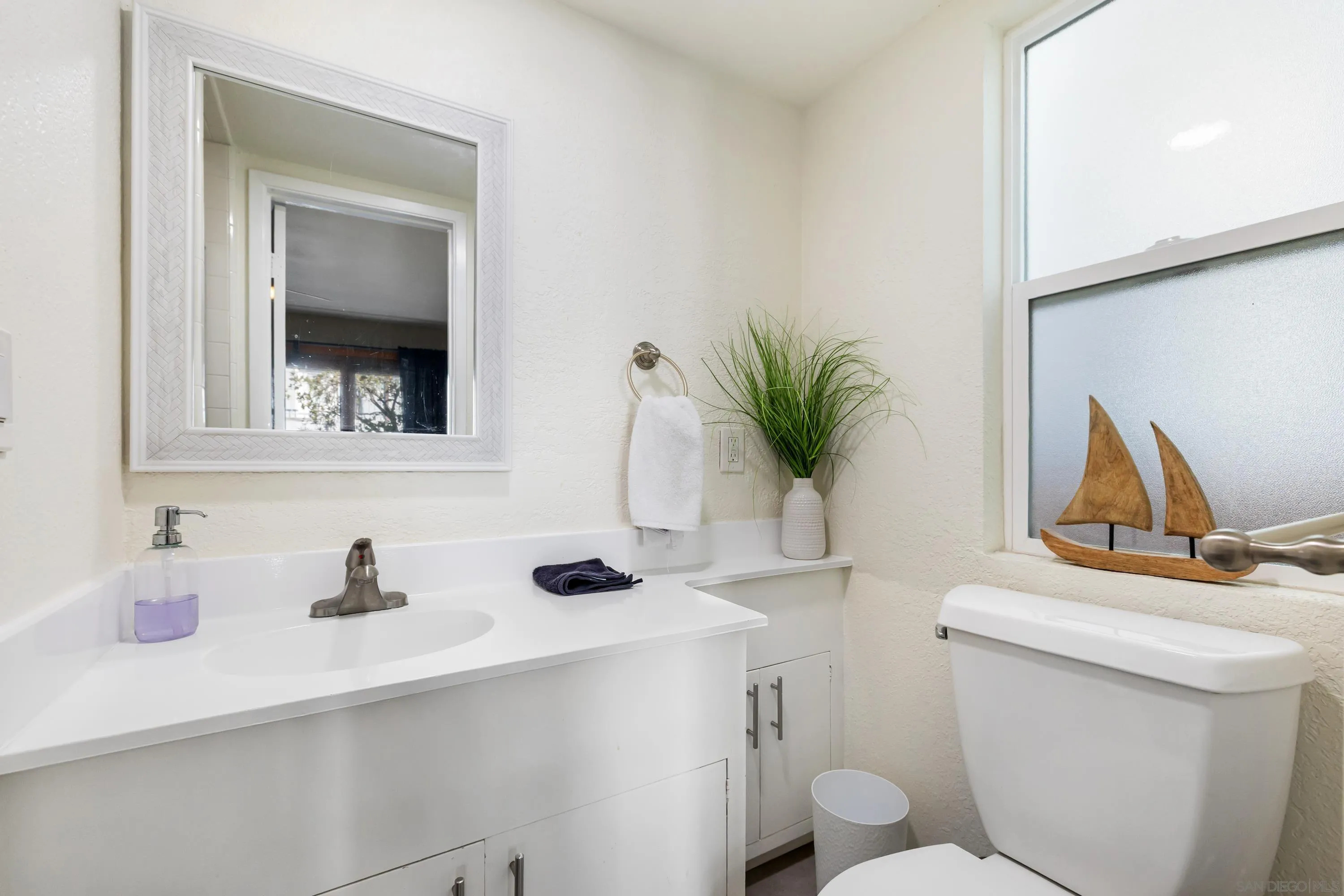https://cdn.realtyfeed.com/cdn/127/250044887/a9ebdd5a163716f70416288ba34f1f6a.webp