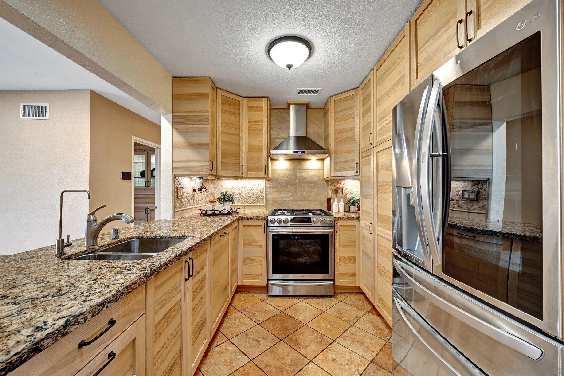 https://cdn.realtyfeed.com/cdn/127/250044905/1a40018b80f1e96b8cf759fd978ab731.webp