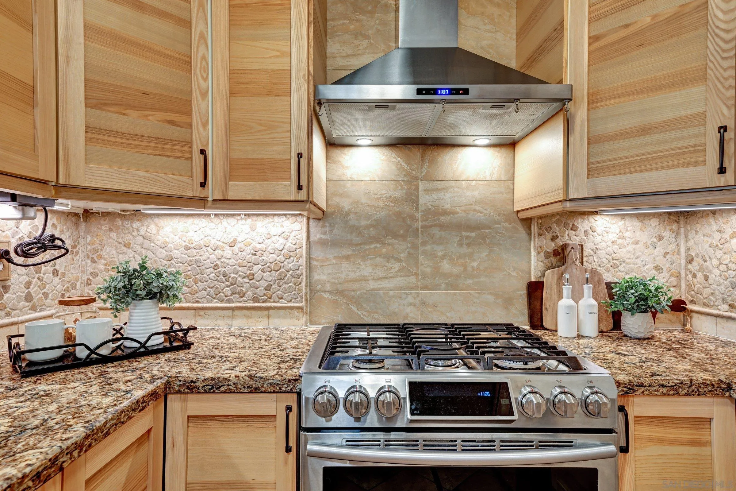 https://cdn.realtyfeed.com/cdn/127/250044905/20b10a8b65134c0b3d5ab83764b97108.webp
