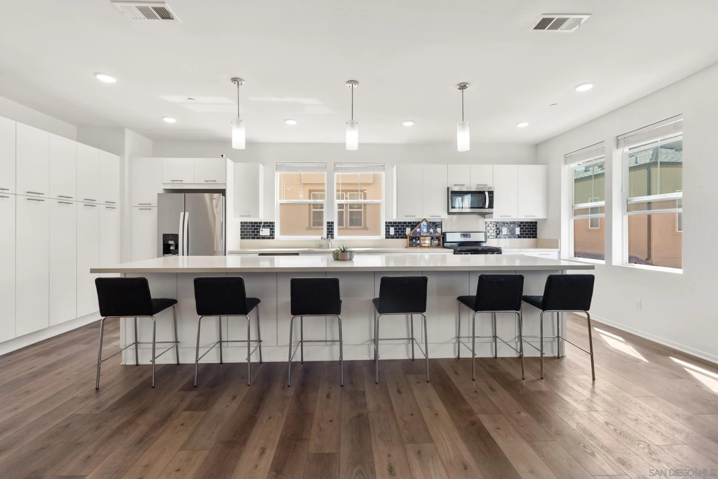 Photo #8: 250044945 Listing: Photo #8