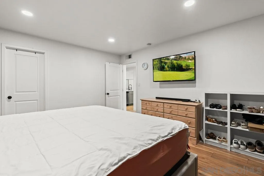 Photo #18: 250044949 Listing: Photo #18