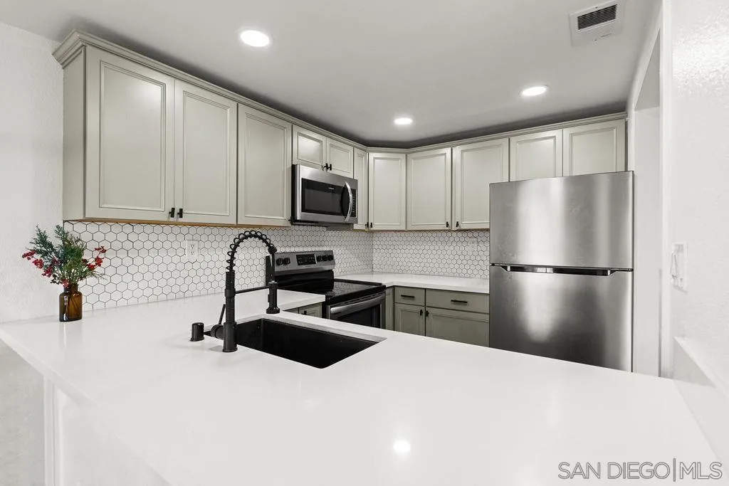 Photo #6: 250044949 Listing: Photo #6