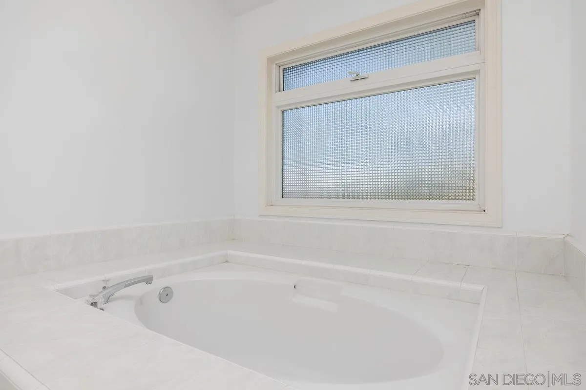 https://cdn.realtyfeed.com/cdn/127/250044956/f7f203a66a670e794843be011c466817.webp