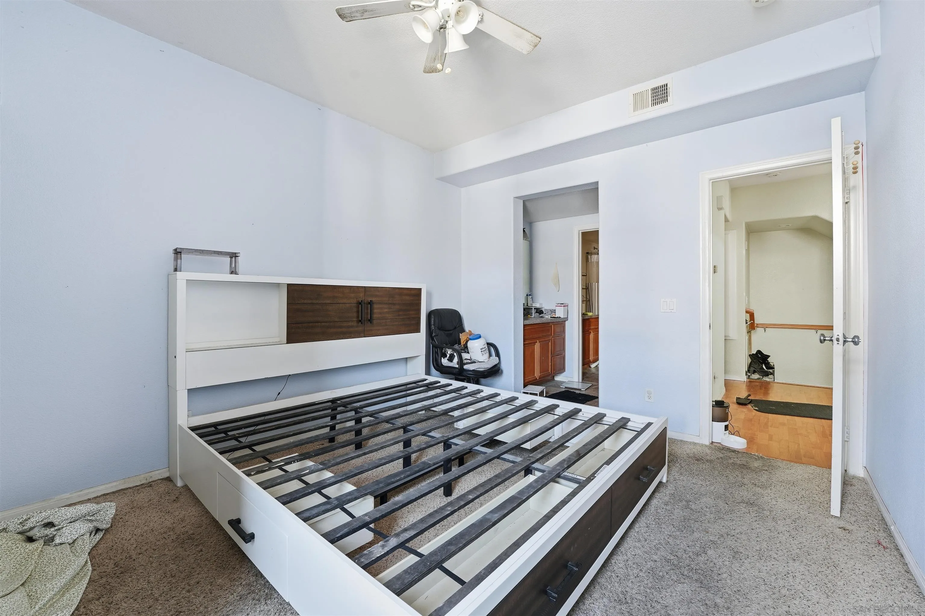 Photo #9: 250044975 Listing: Photo #9