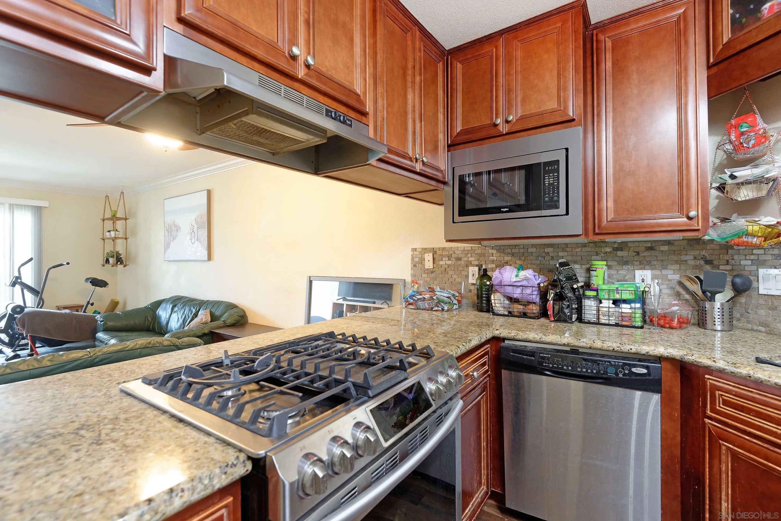 Photo #6: 250044985 Listing: Photo #6