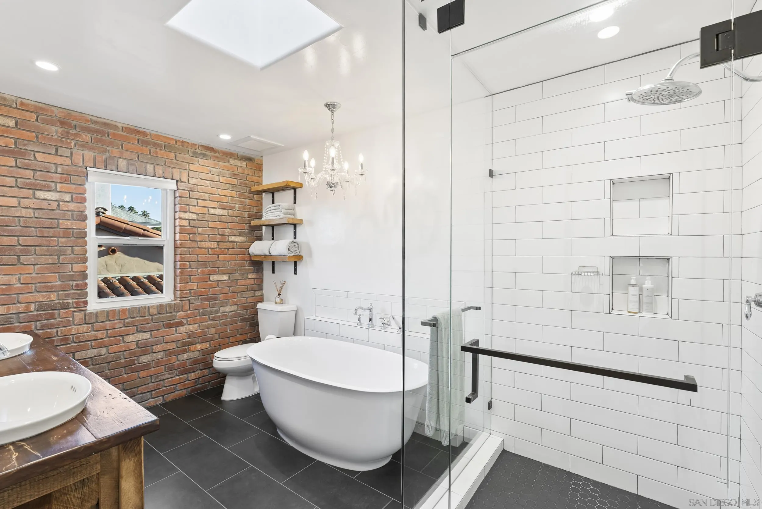 https://cdn.realtyfeed.com/cdn/127/250045020/43594c16b648237800c27c8f32562007.webp