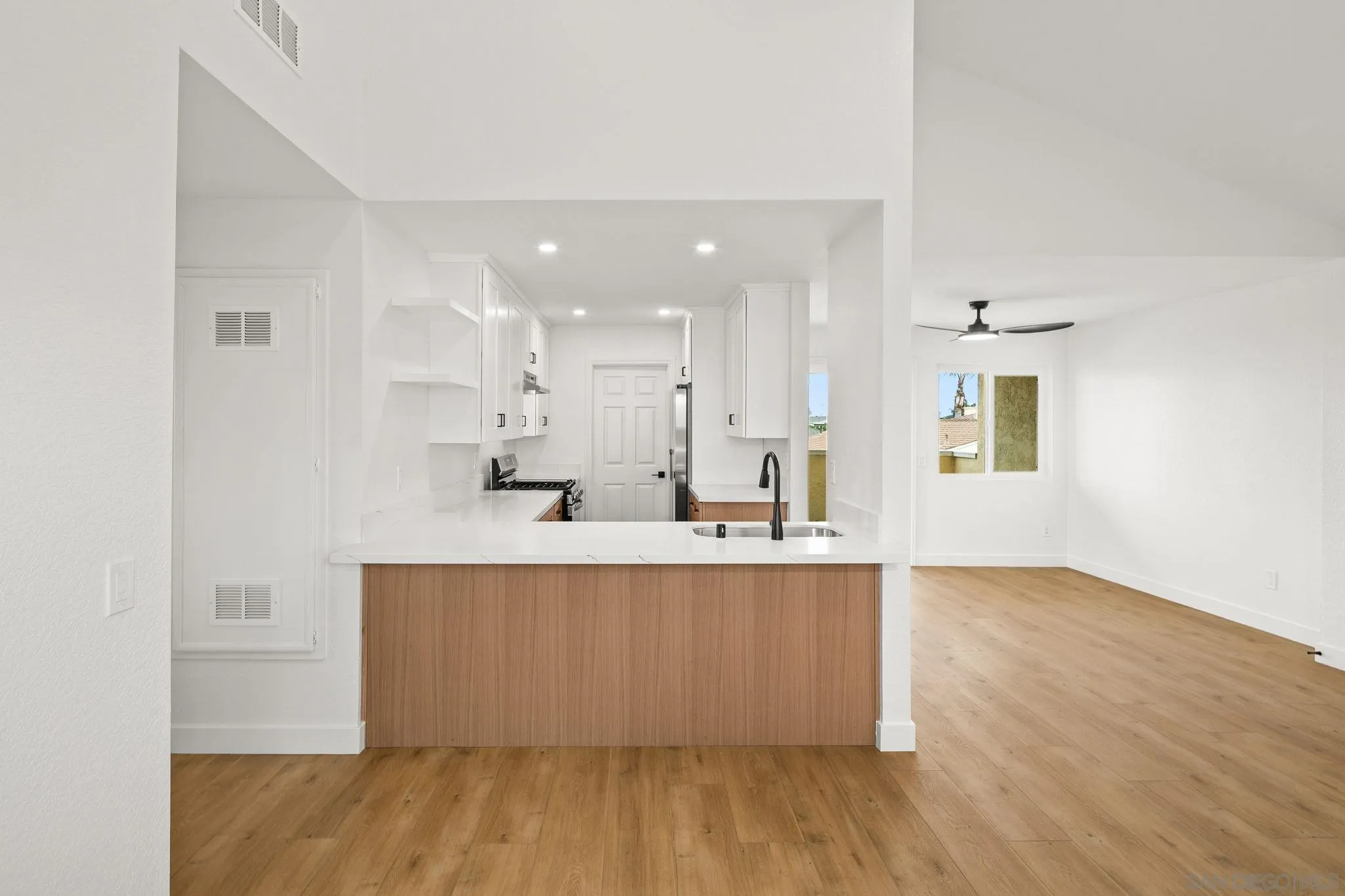 Photo #3: 250045021 Listing: Photo #3