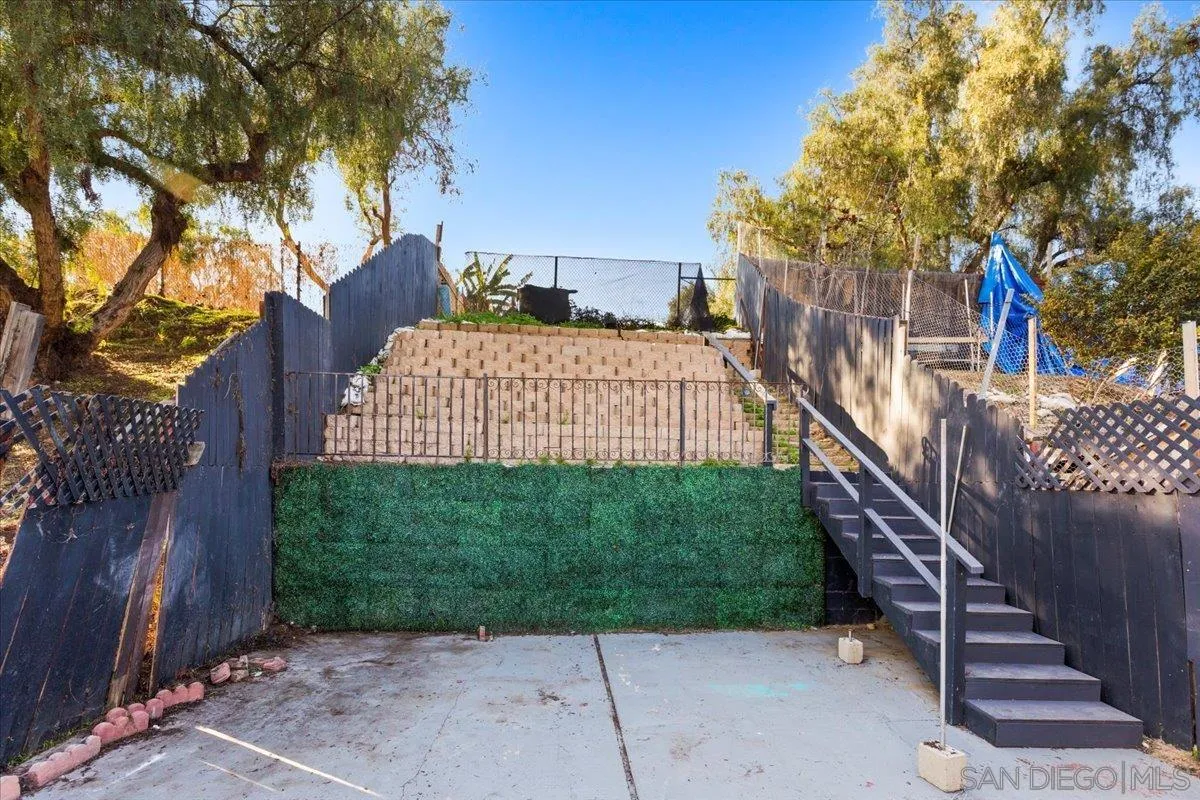 https://cdn.realtyfeed.com/cdn/127/250045032/39a7646cd8b0828c5266a1a760ac619d.webp