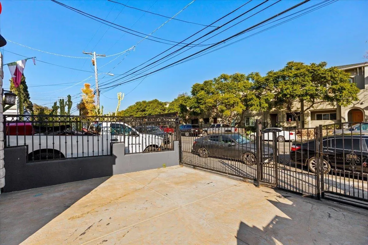 https://cdn.realtyfeed.com/cdn/127/250045032/f6c3c8f5728954d8129bc86e567a9572.webp