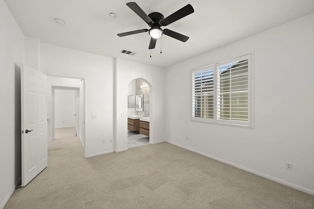 https://cdn.realtyfeed.com/cdn/127/250045058/555678720518493e638b1553c53c802c.webp