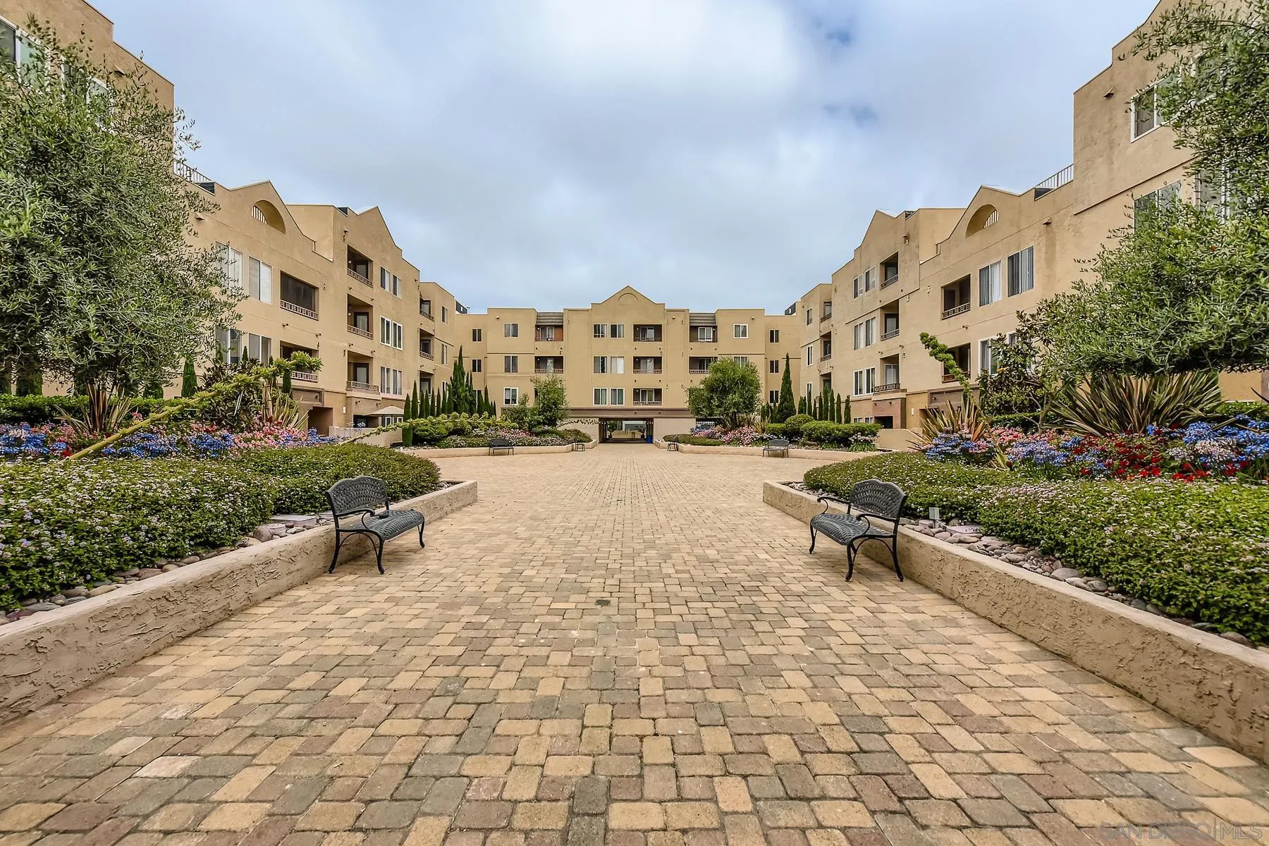 https://cdn.realtyfeed.com/cdn/127/250045064/adcf95874bebfcb7d16a0f762a844839.webp