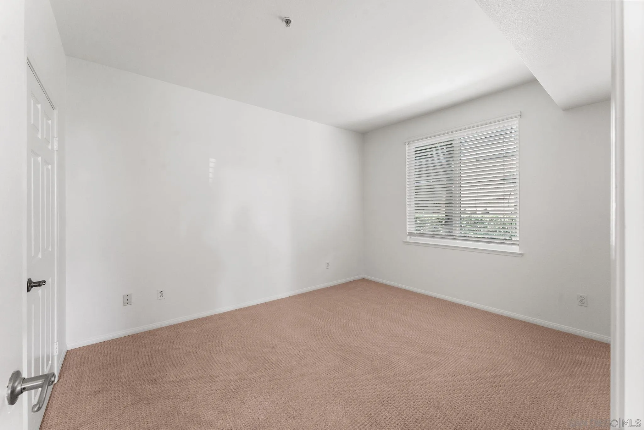 Photo #15: 250045072 Listing: Photo #15