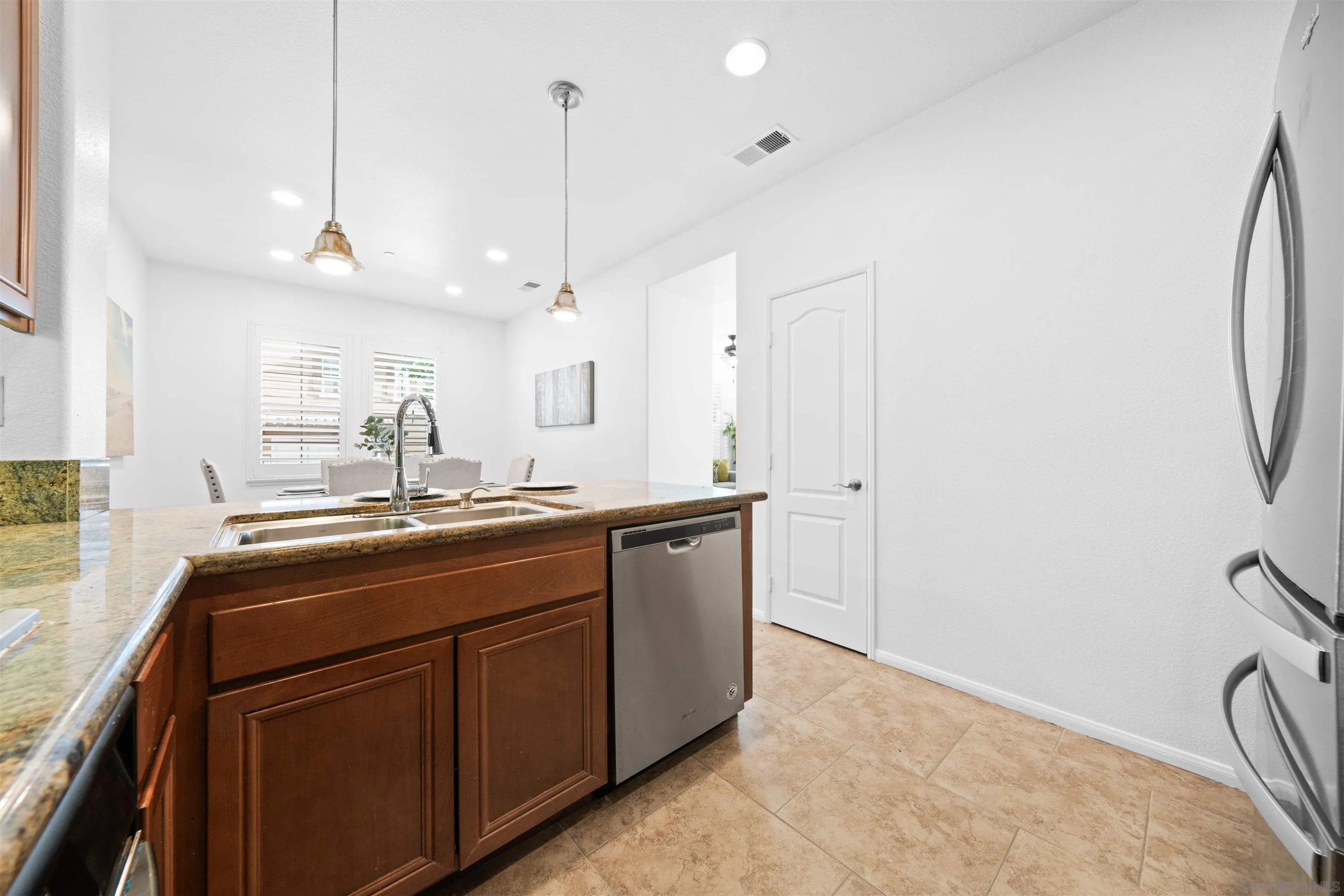 Photo #15: 250045077 Listing: Photo #15