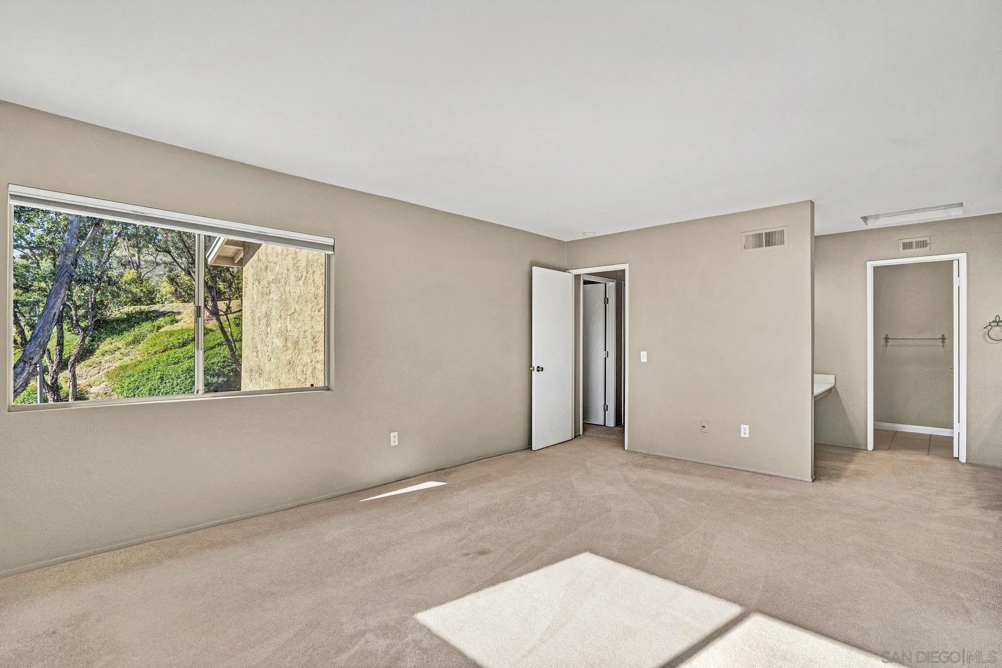 Photo #14: 250045079 Listing: Photo #14