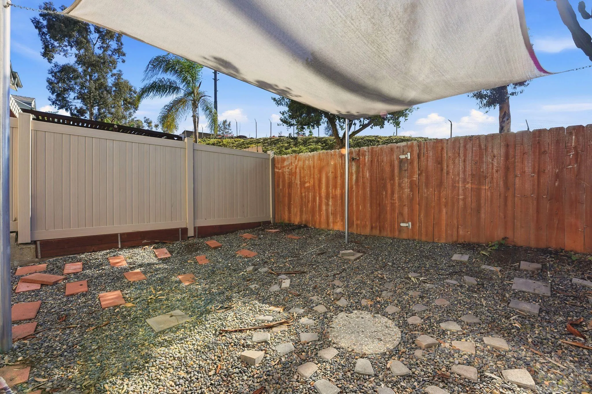 https://cdn.realtyfeed.com/cdn/127/250045092/9d8f889130f8b09ced5839960dc083e4.webp