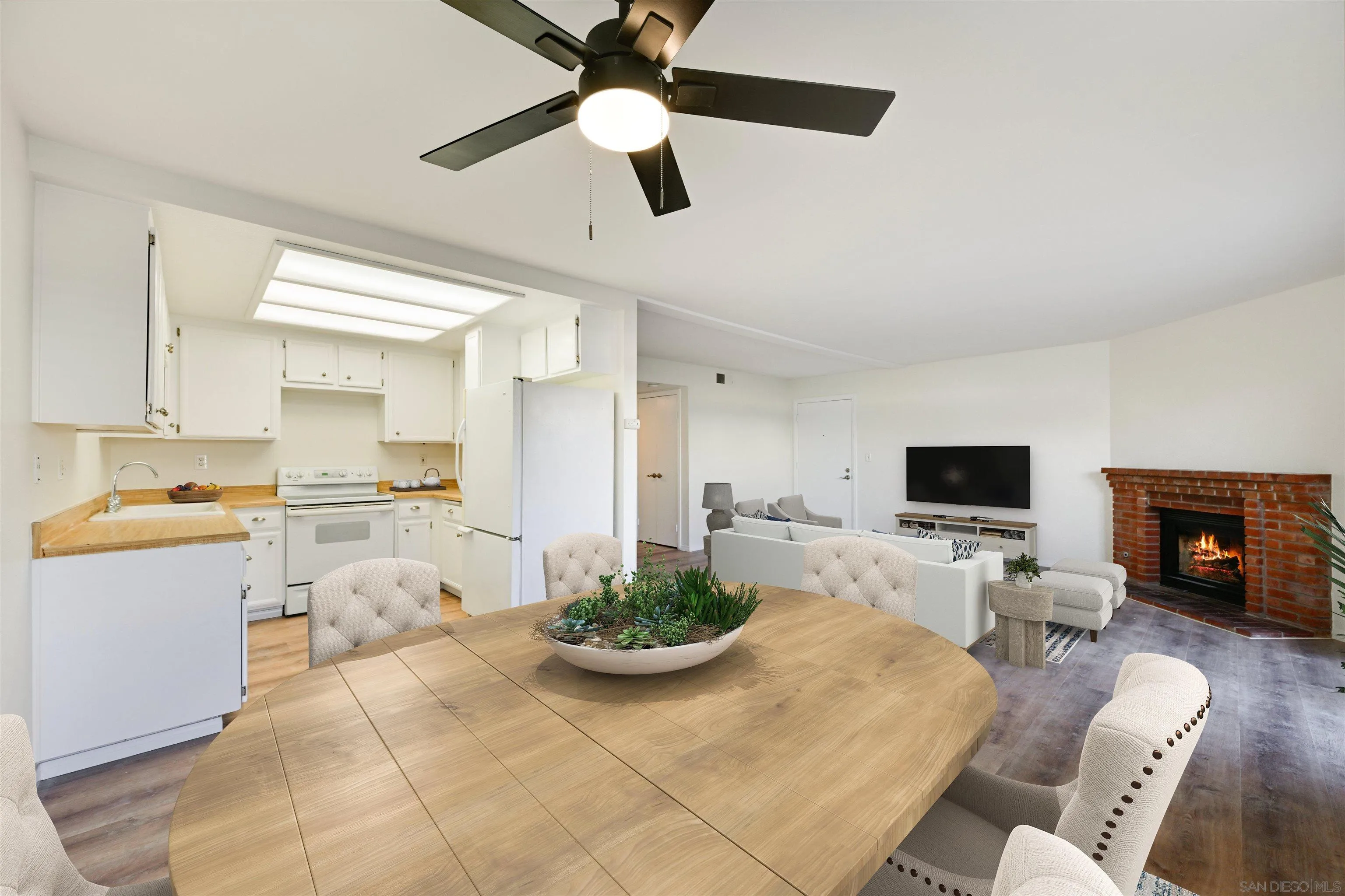 Photo #2: 250045096 Listing: Photo #2