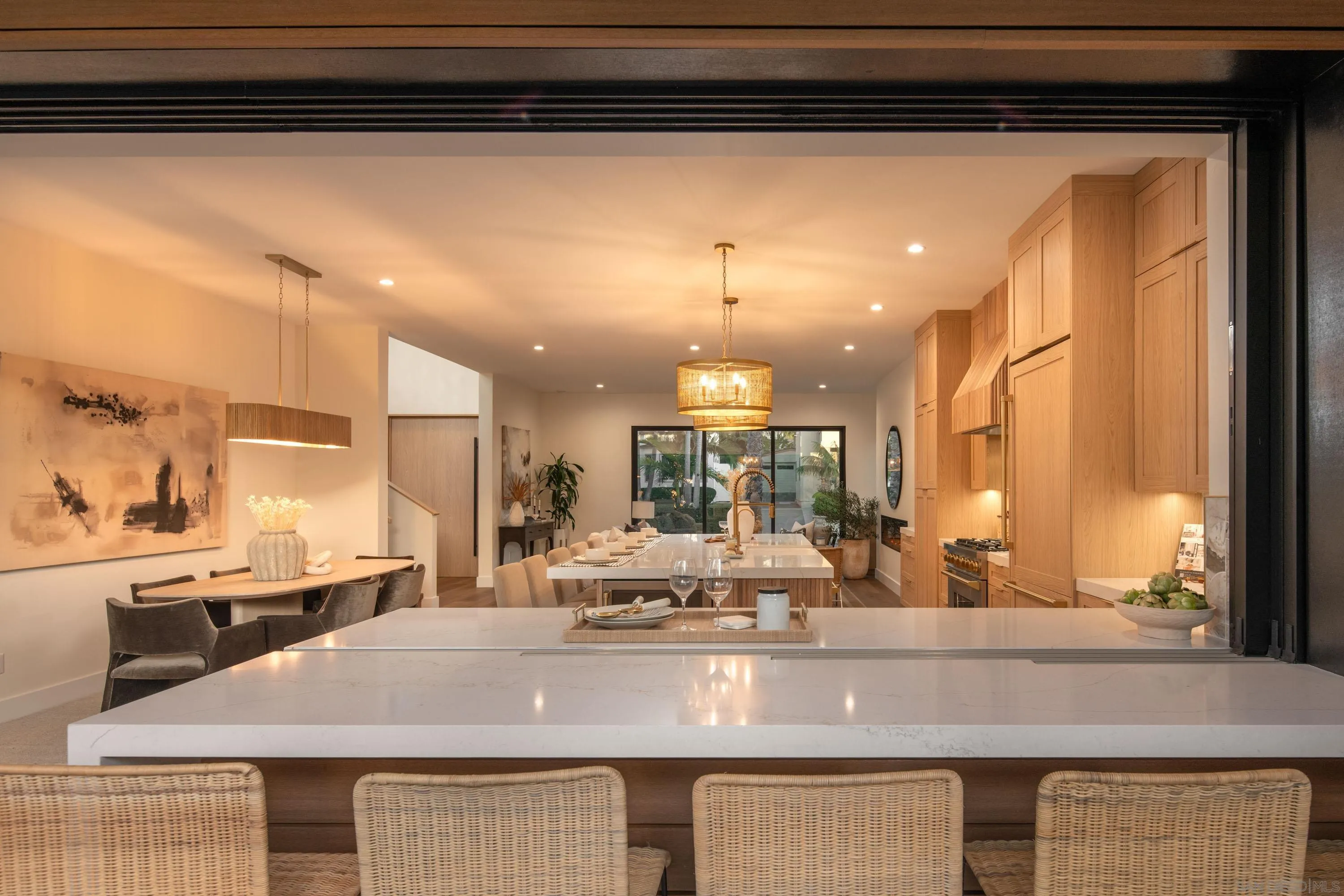 https://cdn.realtyfeed.com/cdn/127/250045098/7cea658f36850a63c419bb274fb44591.webp