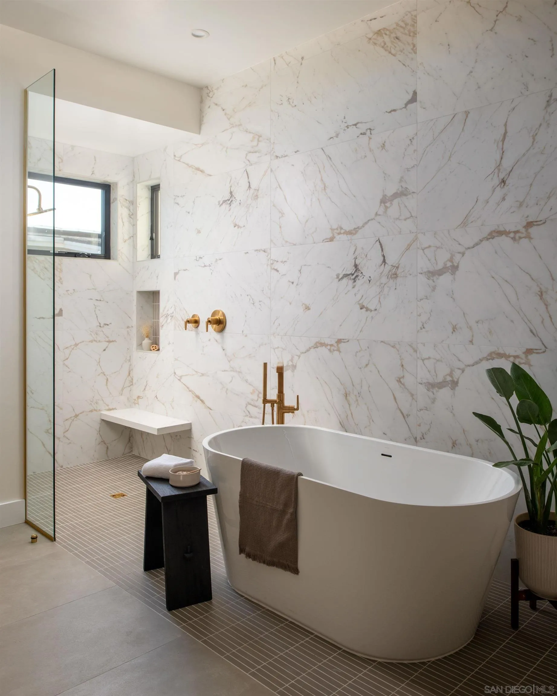 https://cdn.realtyfeed.com/cdn/127/250045098/ae3352a2456f12c6f2c86ba36d62a61b.webp