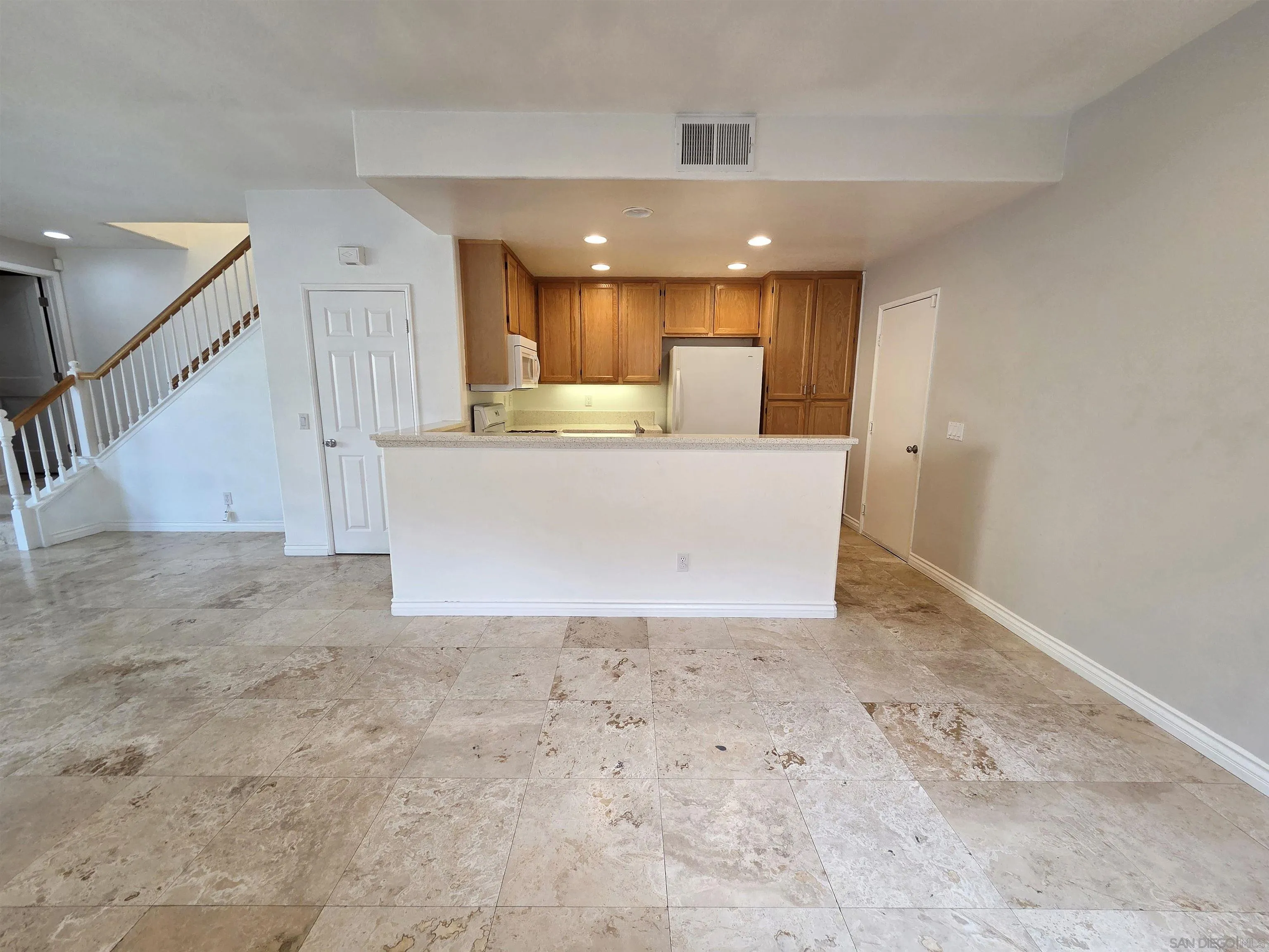 Photo #8: 250045102 Listing: Photo #8