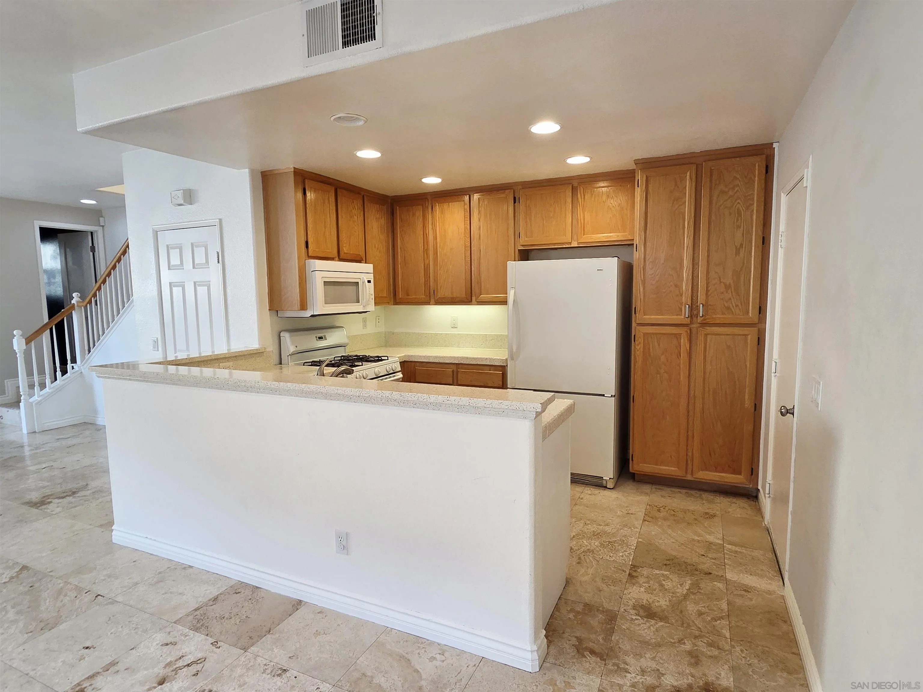 Photo #9: 250045102 Listing: Photo #9