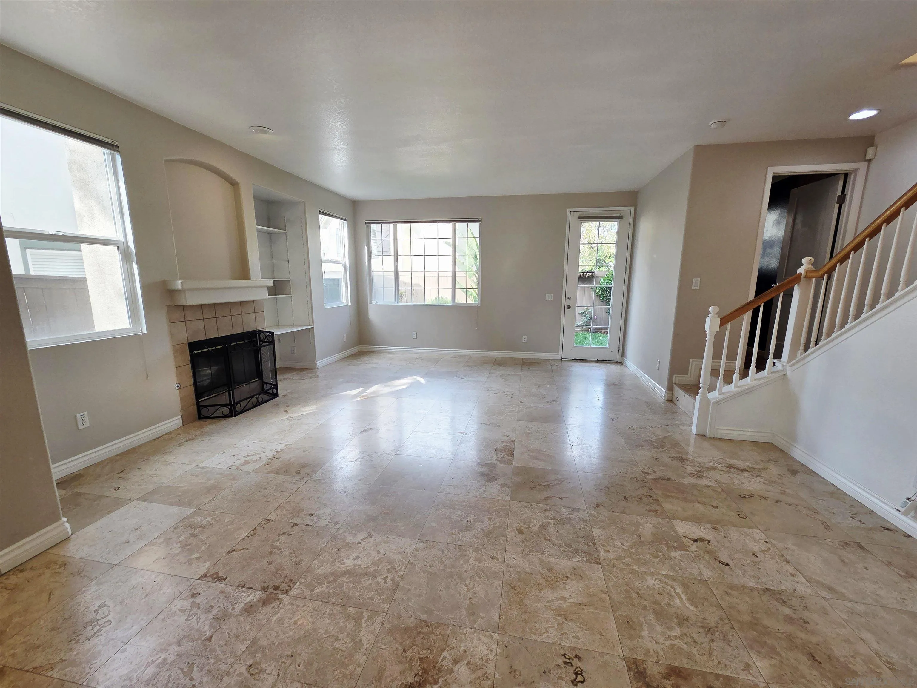 Photo #4: 250045102 Listing: Photo #4