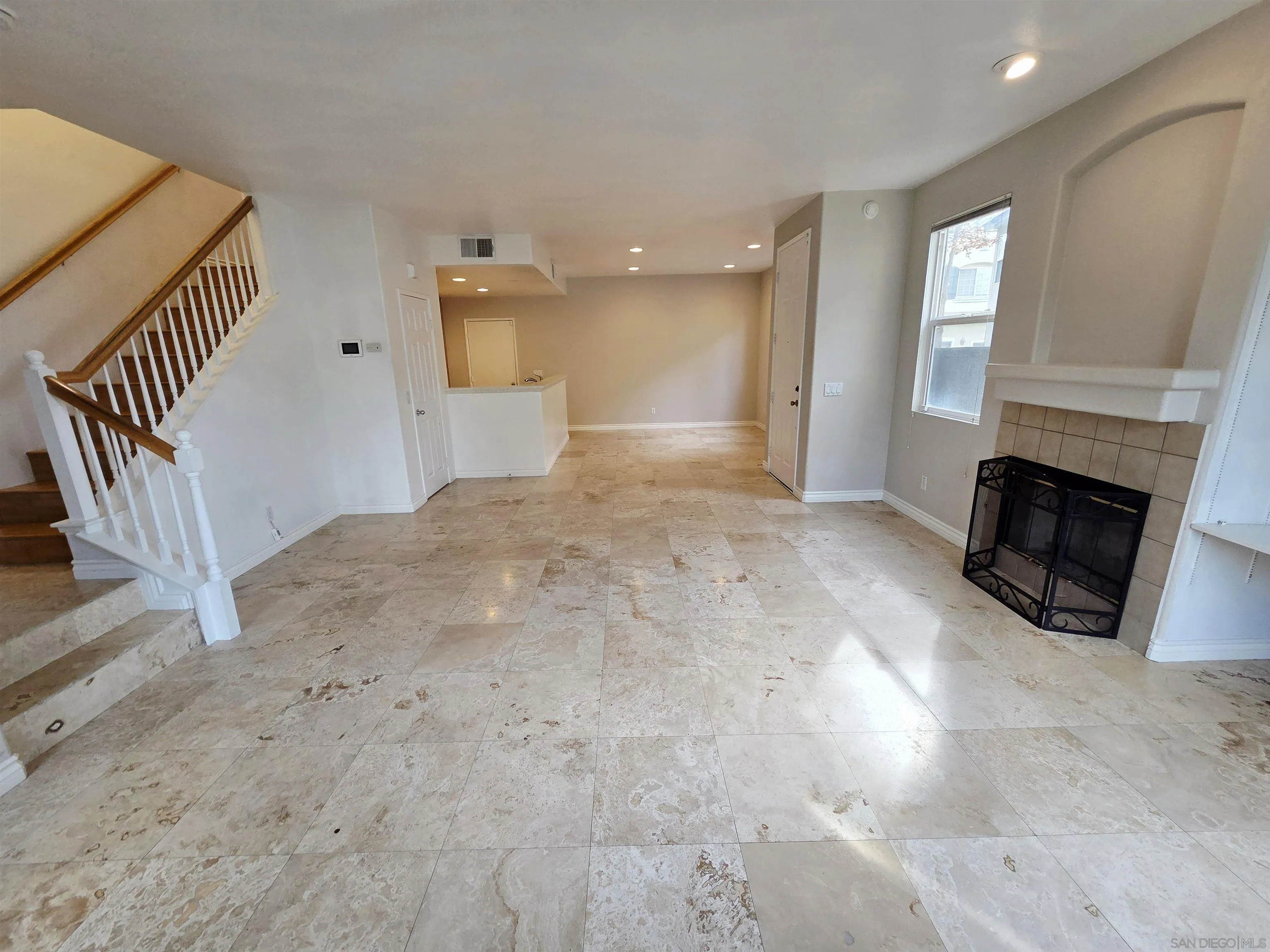 Photo #5: 250045102 Listing: Photo #5