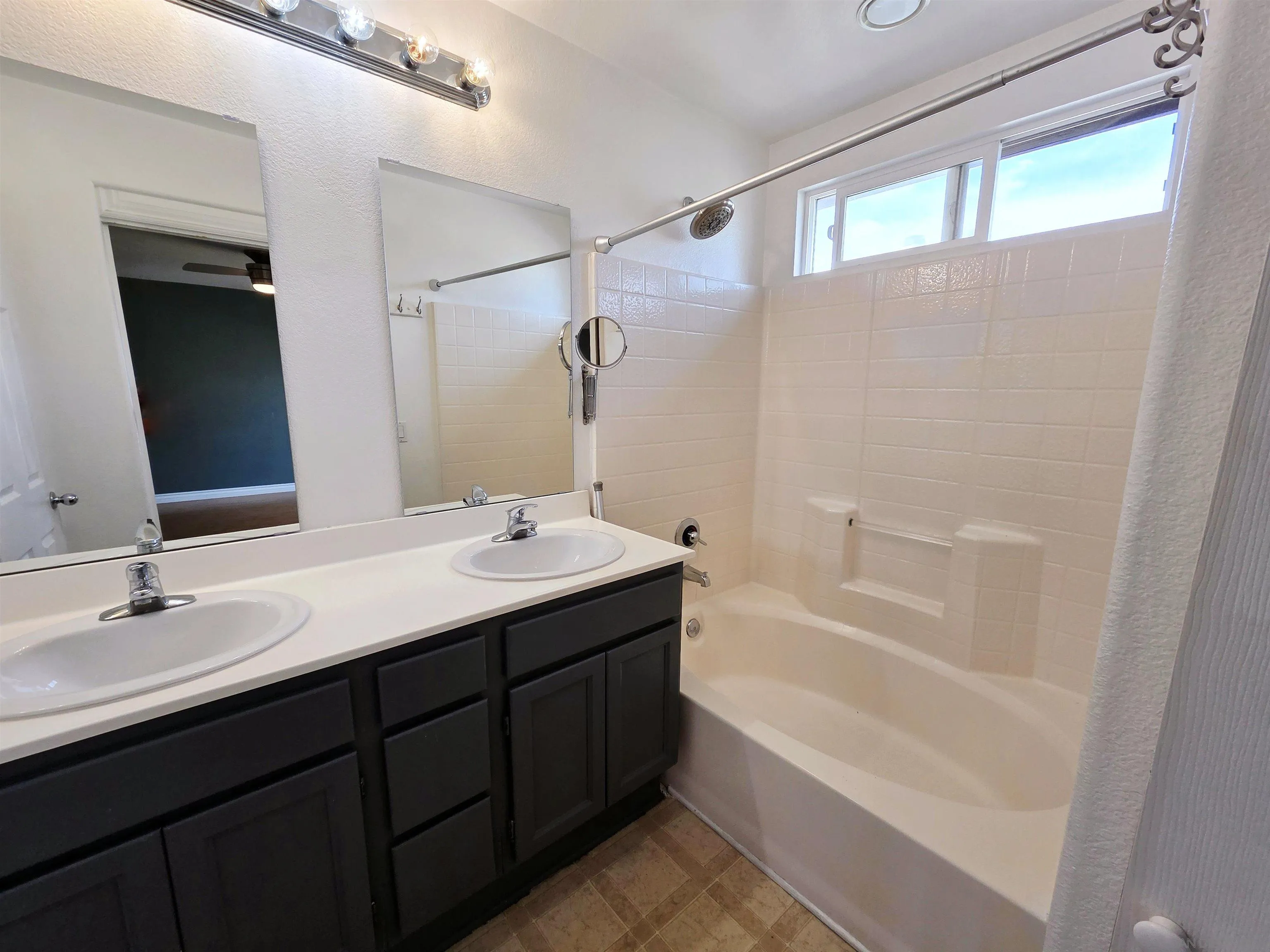 Photo #19: 250045102 Listing: Photo #19