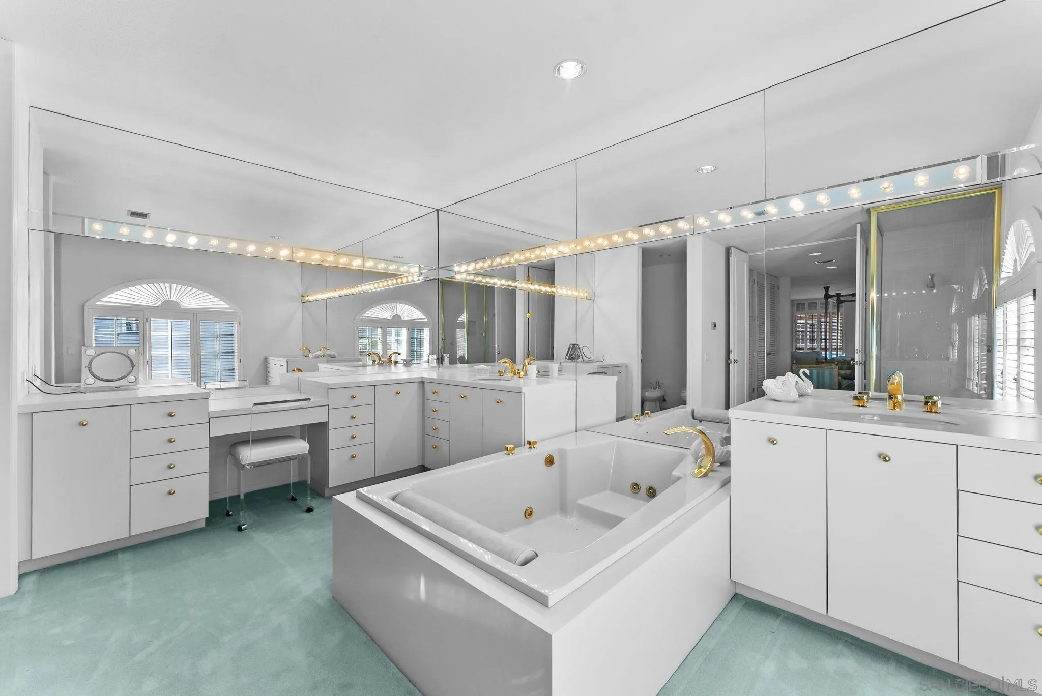 Photo #17: 250045103 Listing: Photo #17